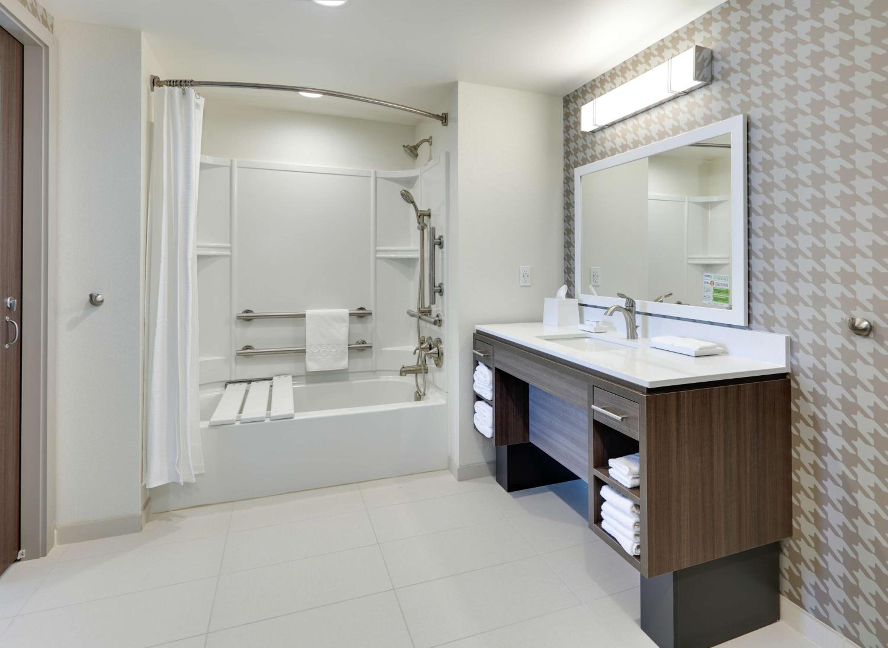 King Studio Suite - Mobility Access/Non-Smoking - Photo 3