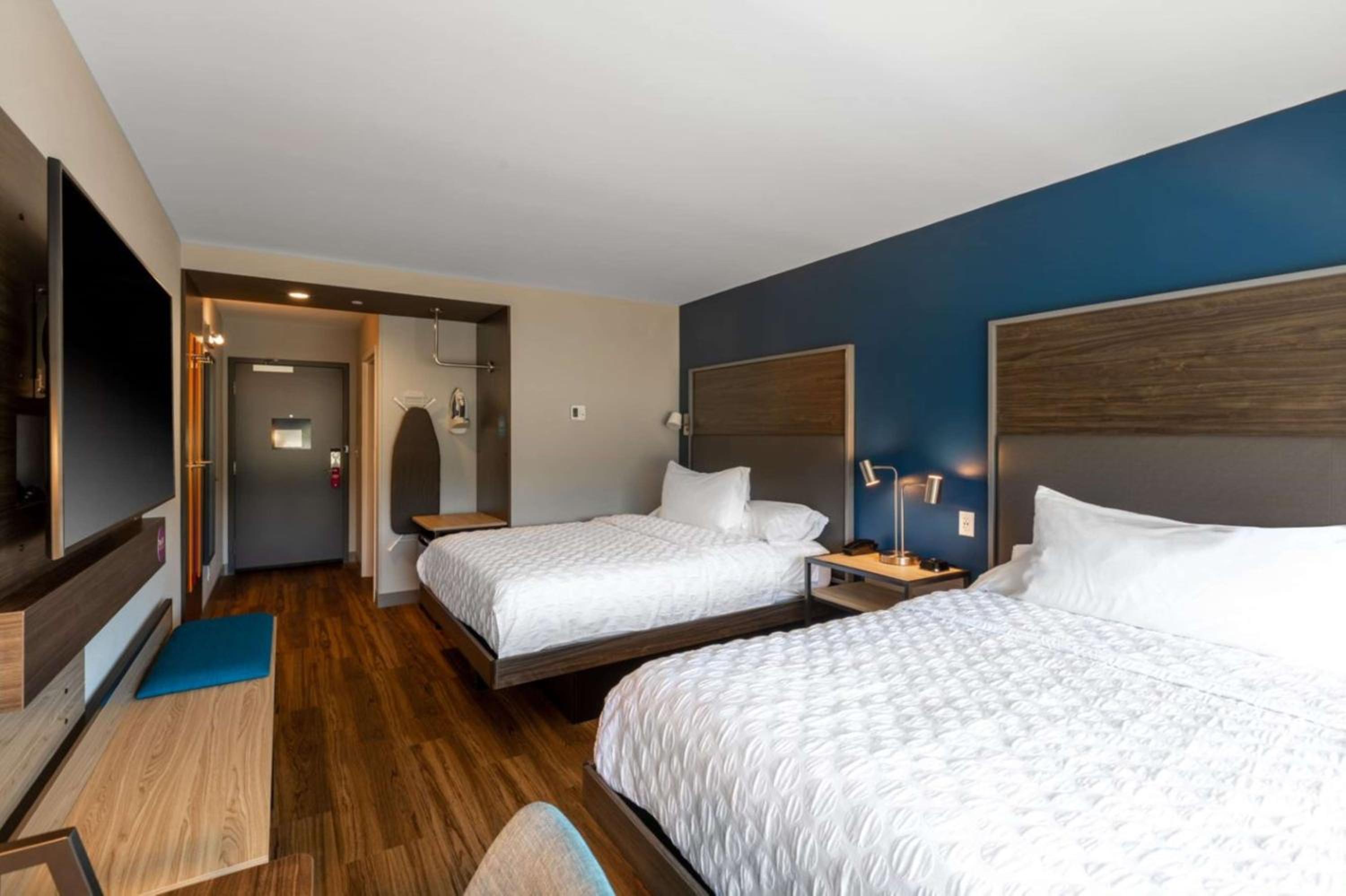 Queen Room with Two Queen Beds - Photo 1