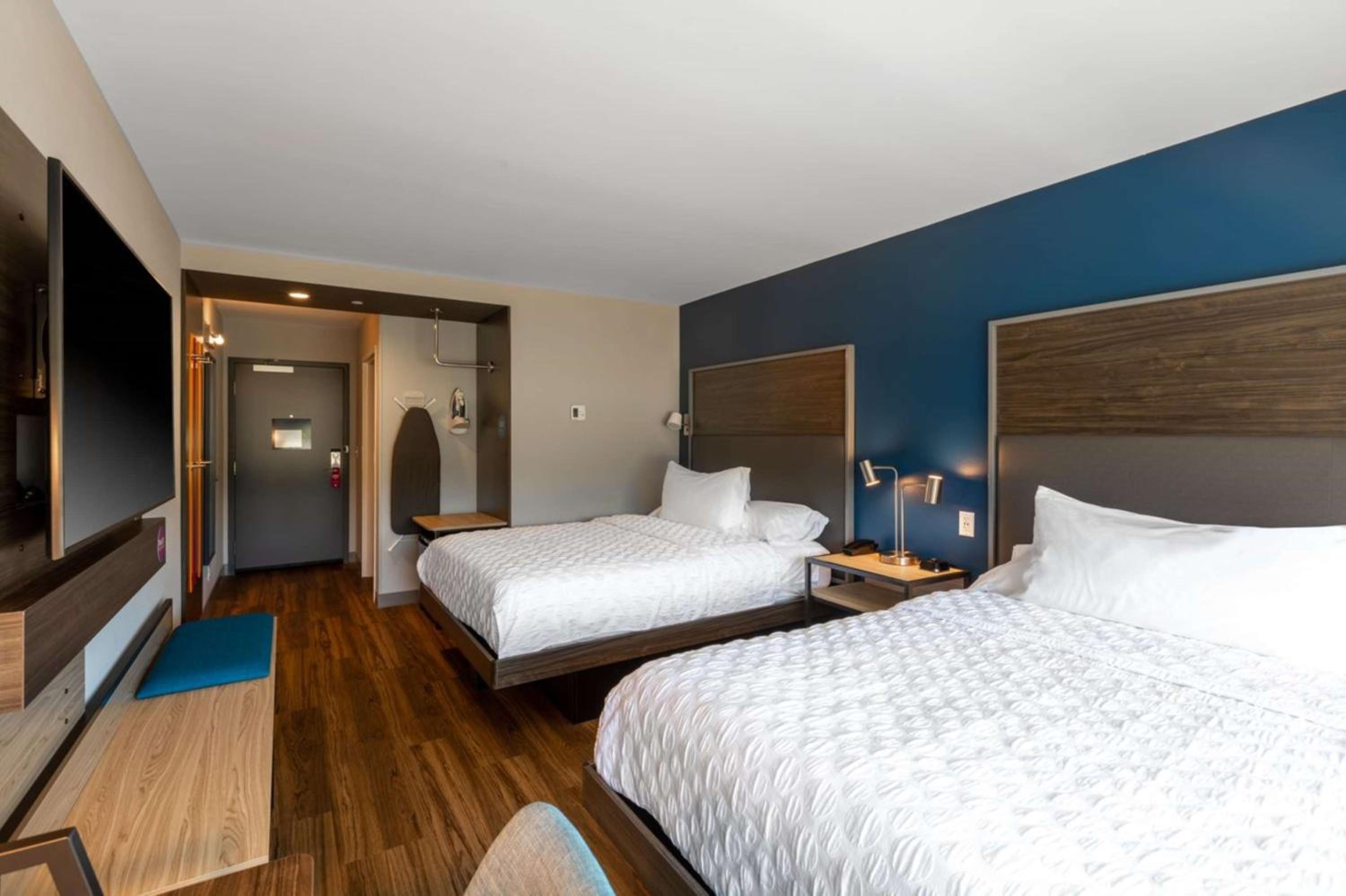 Queen Room with Two Queen Beds - Hearing Access - Photo 3