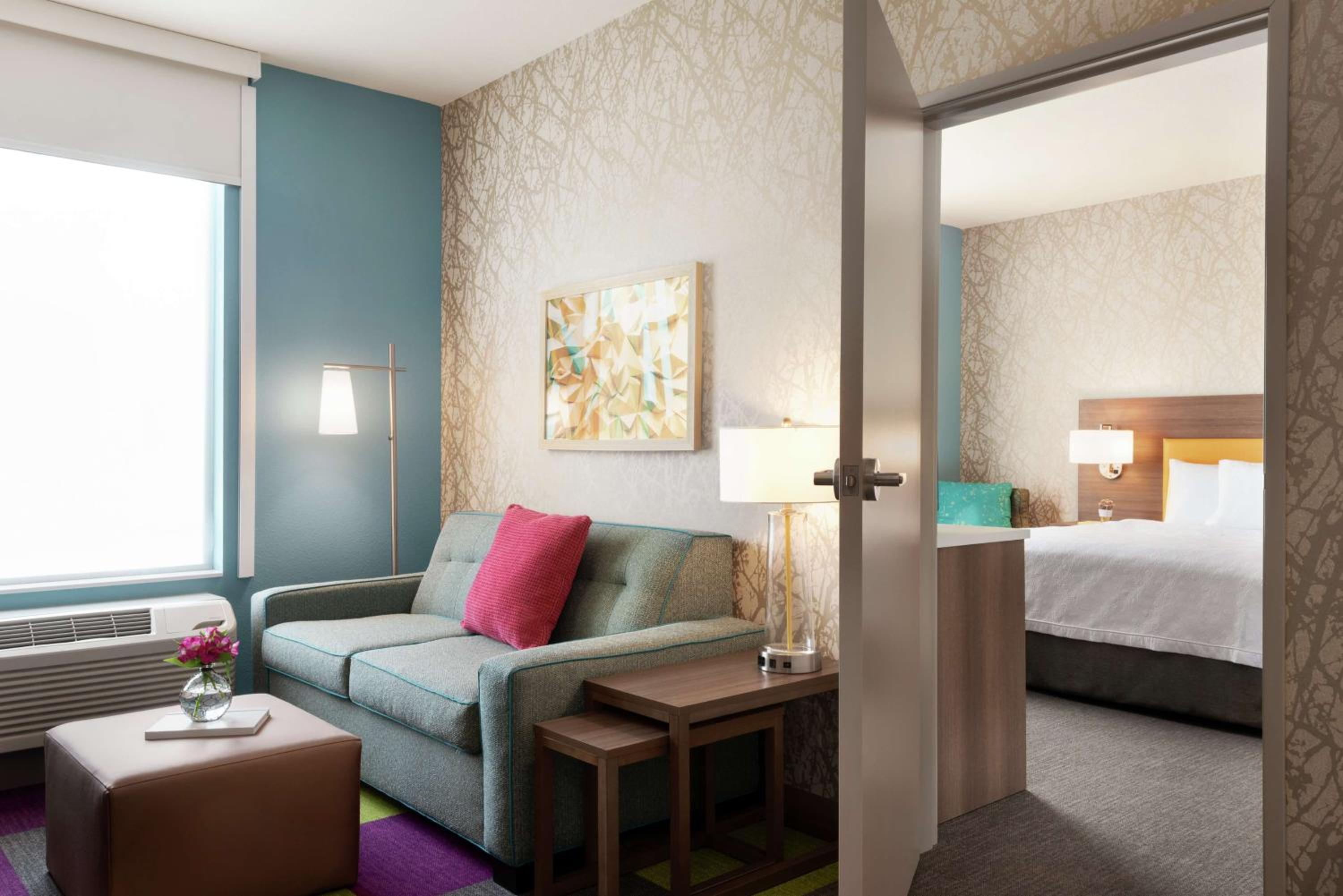 Queen Suite - Hearing Access/Non-Smoking - Photo 5