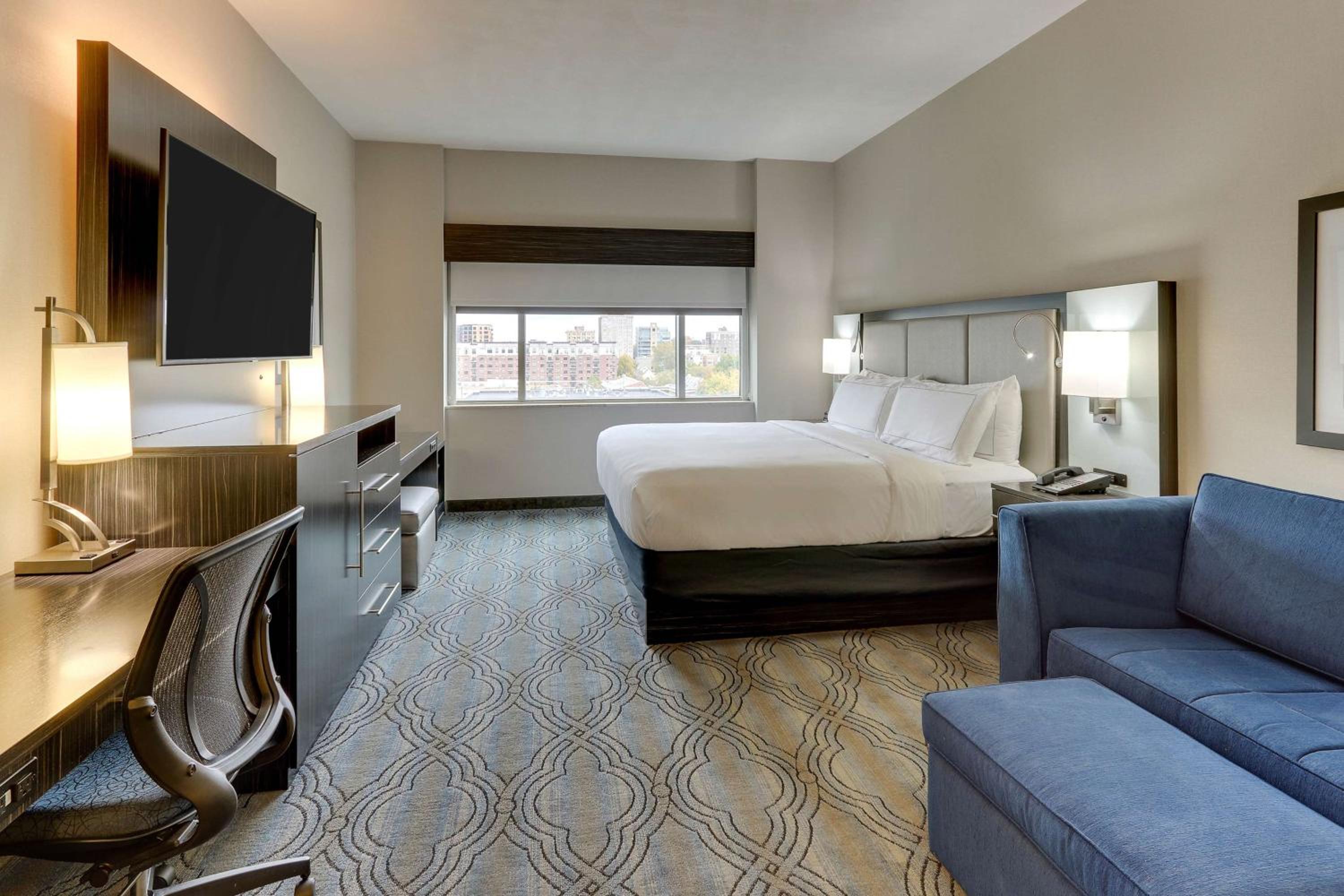 King Room with View - Photo 4