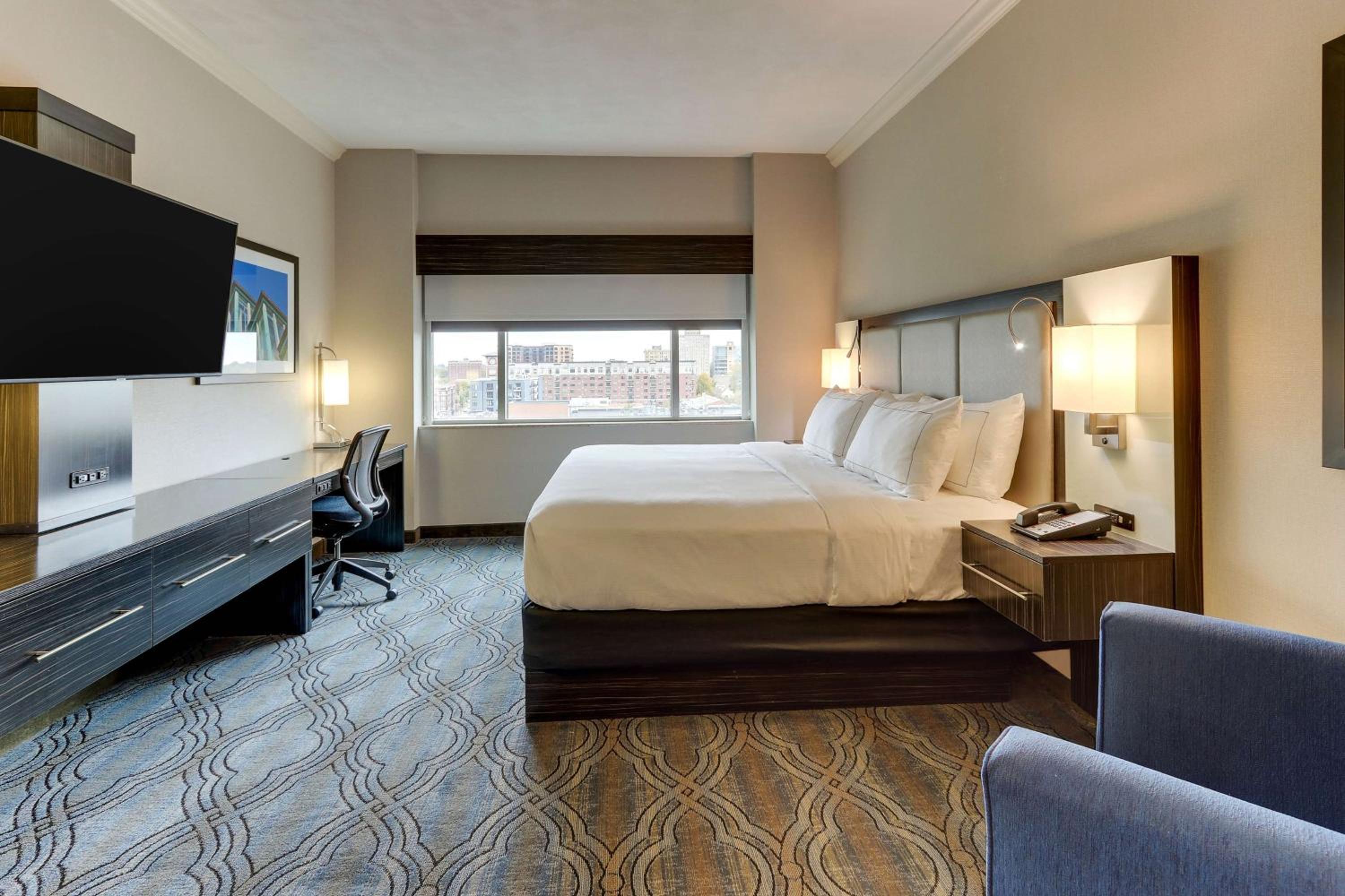 King Suite - Photo 2