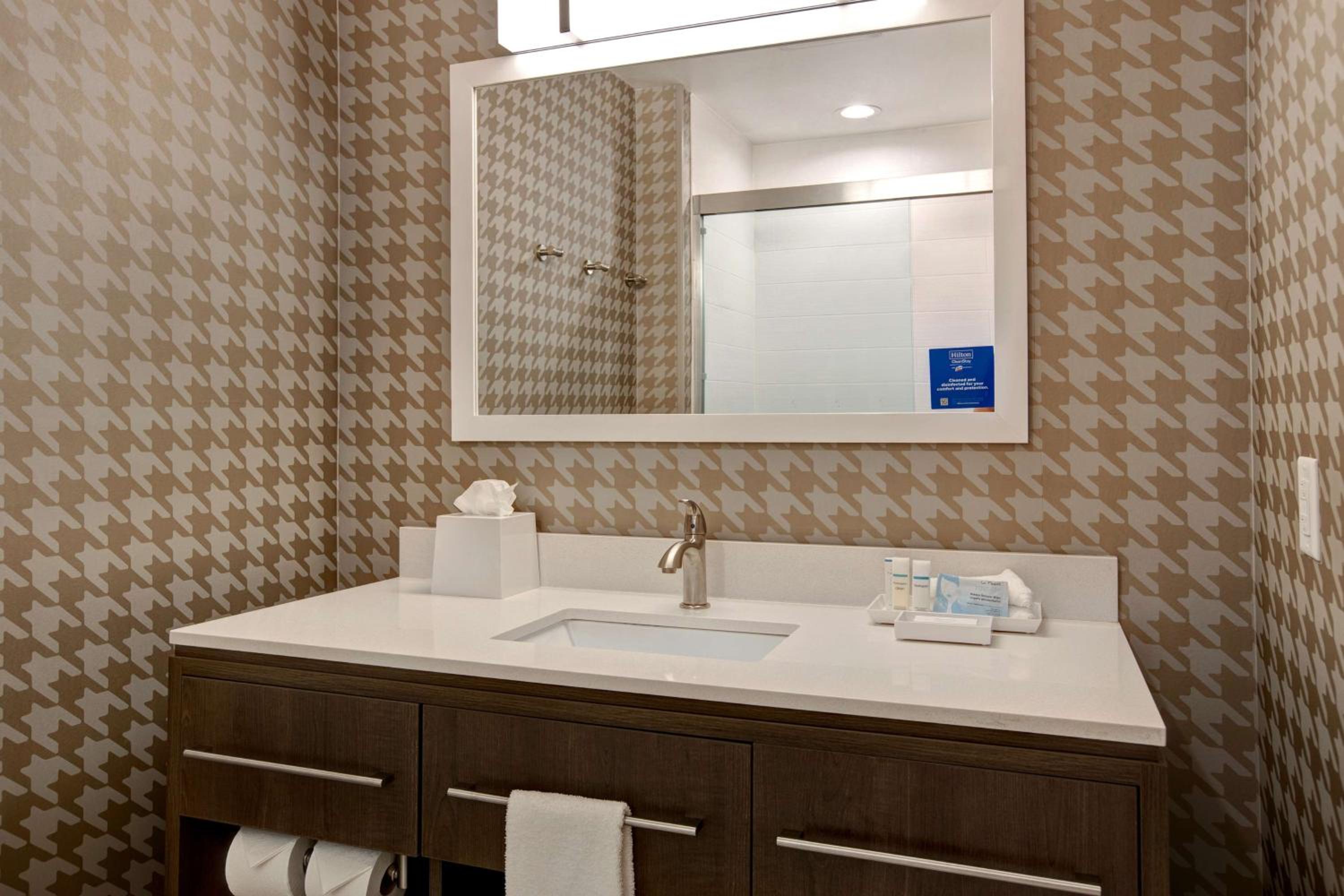 King Studio Suite - Non-Smoking - Photo 3