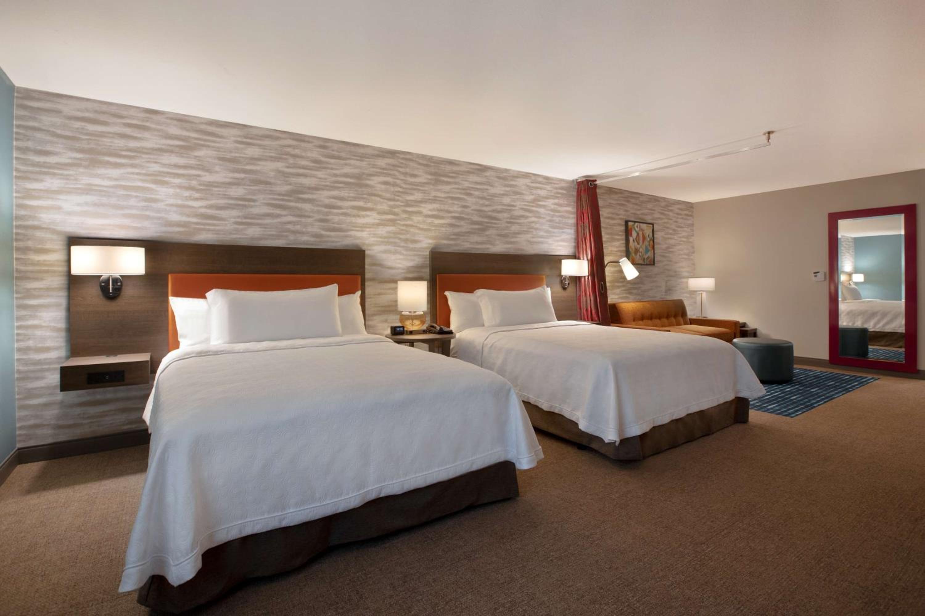 Queen Studio with Two Queen Beds - Mobility Access/Non-Smoking - Photo 3