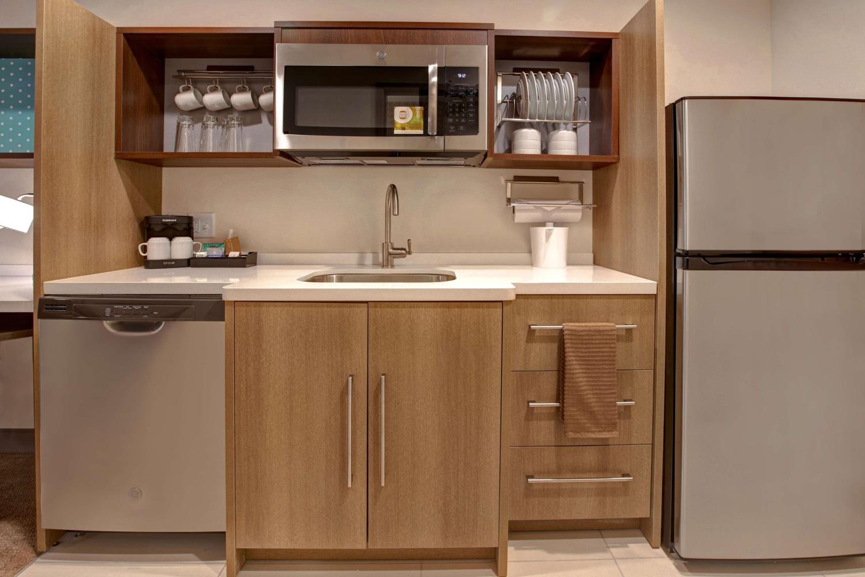 King Studio Suite - Non-Smoking - Photo 6