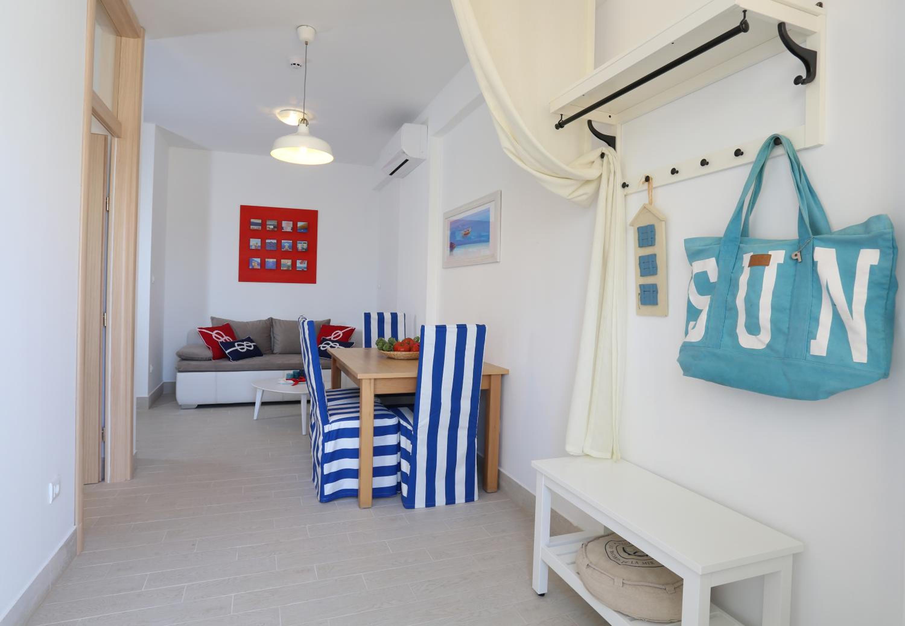 Apartment with Pool View 