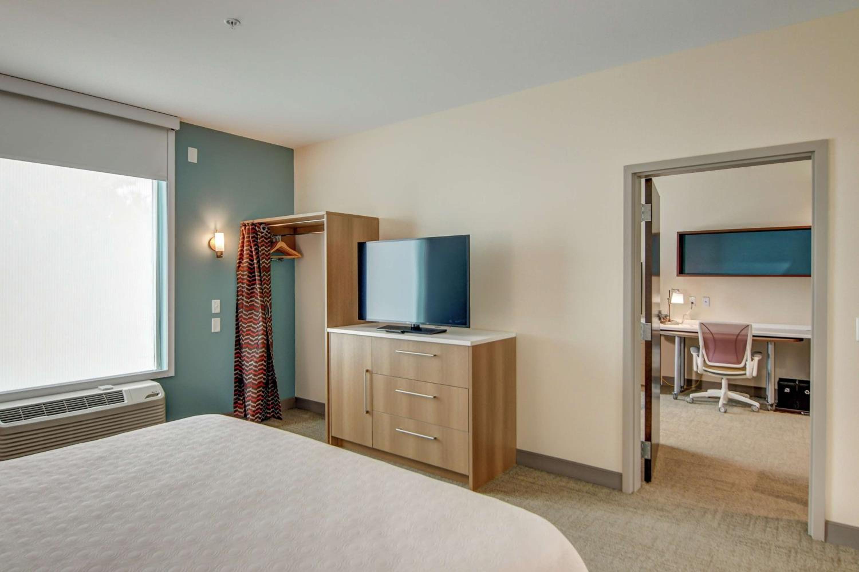 One-Bedroom King Suite - Non-Smoking - Photo 1