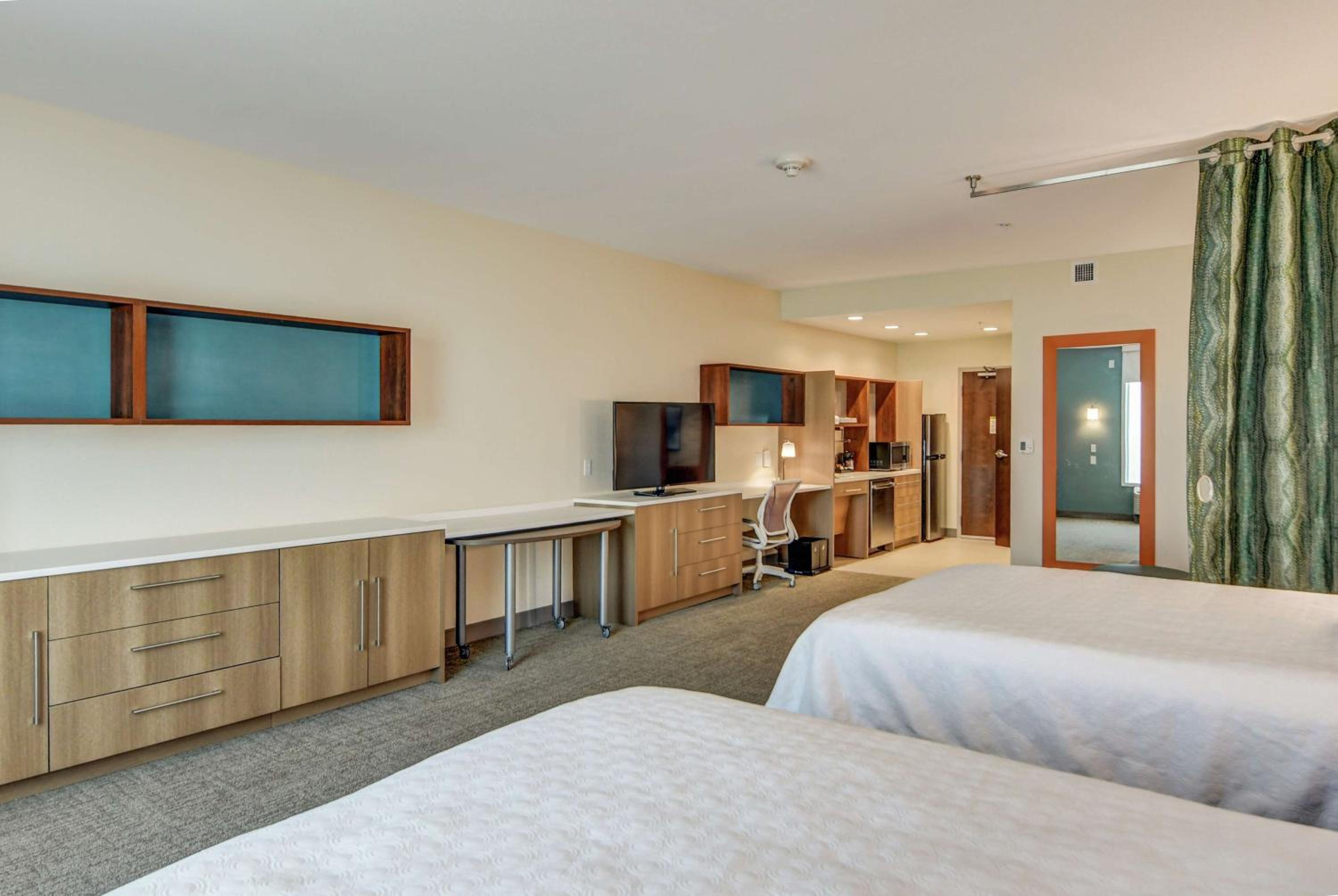 Queen Studio with Two Queen Beds - Mobility Access/Non-Smoking - Photo 2