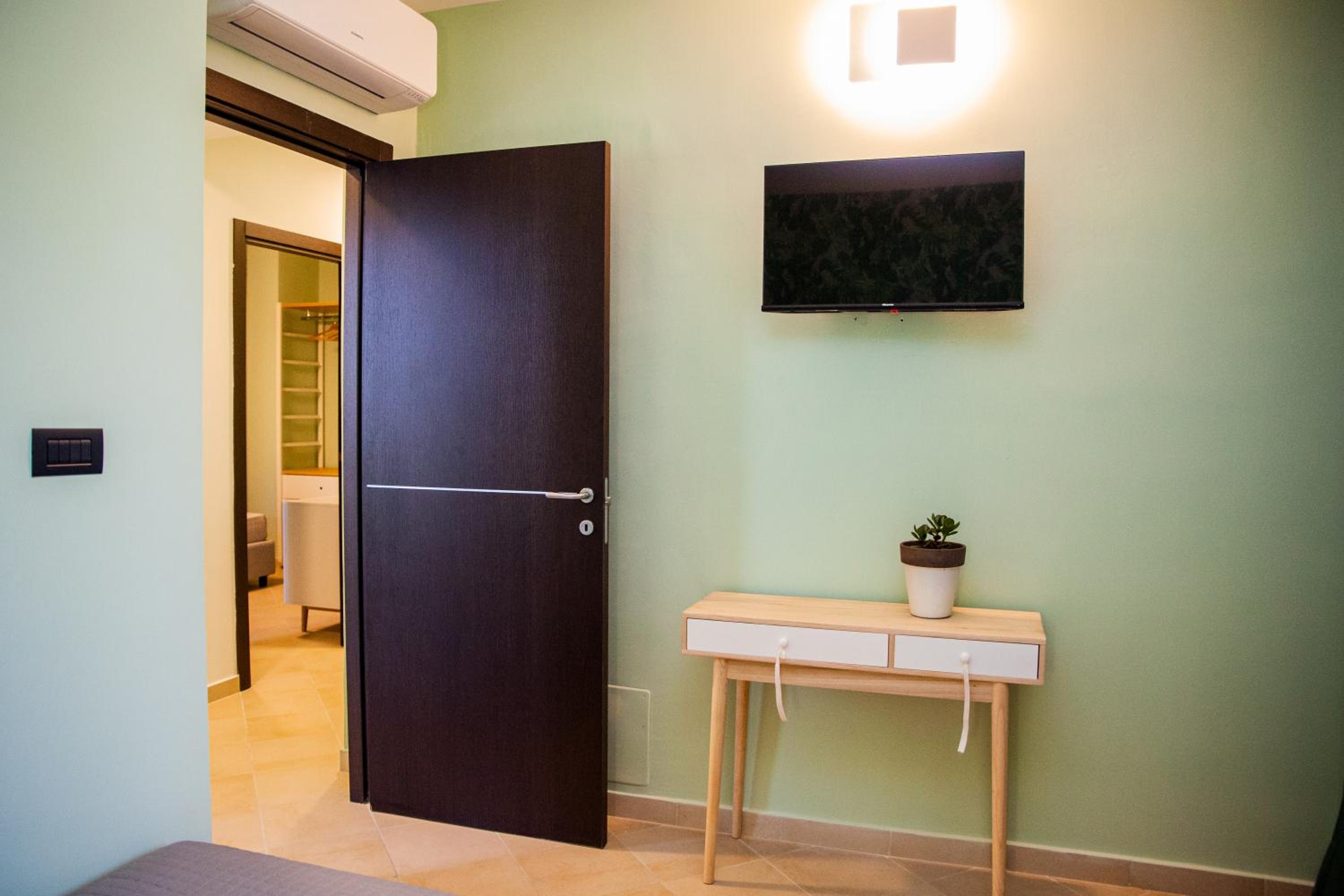 Superior Family Room - Photo 19