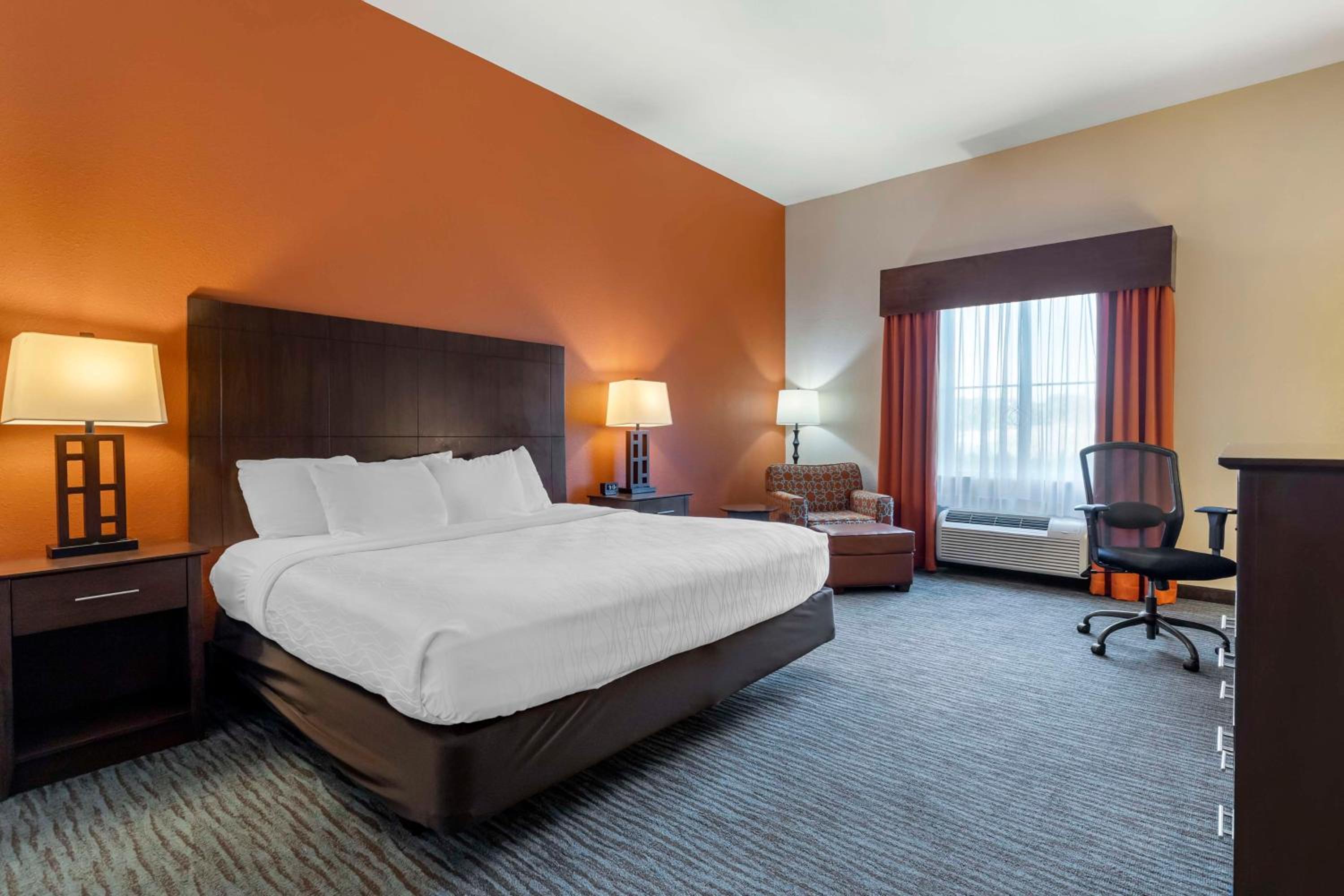 King Room with Roll-in Shower - Disability Access/Non-Smoking photo 1
