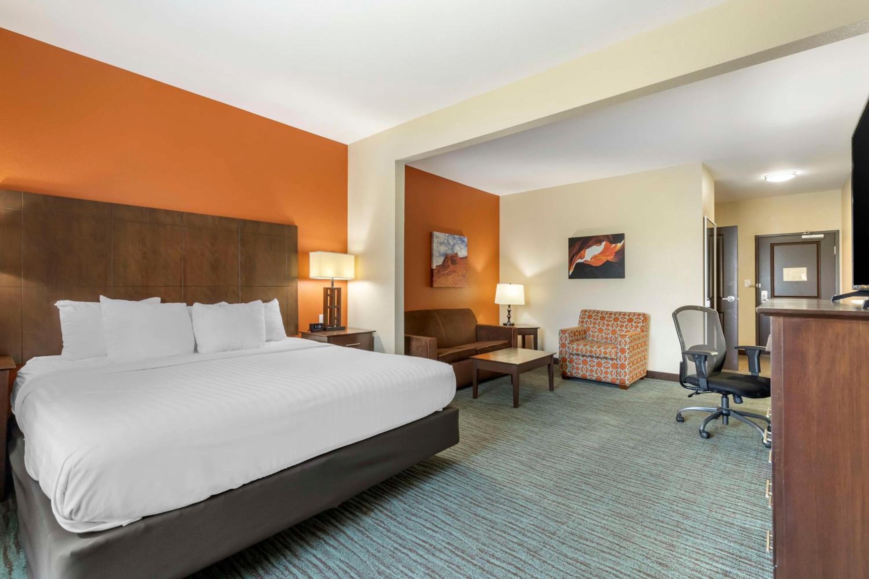 King Suite with Sofa Bed and Bath Tub - Disability Access/Non-Smoking photo 1