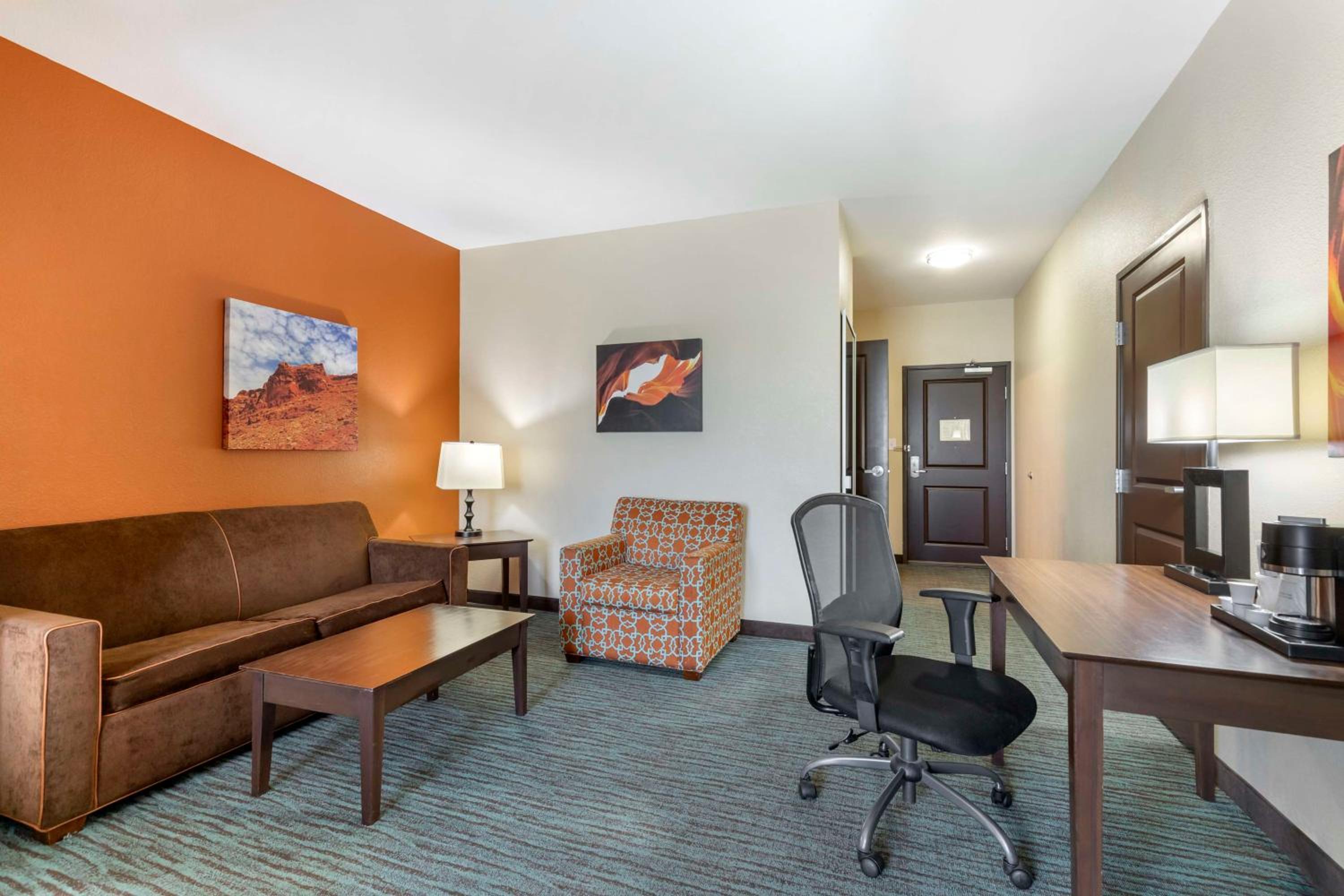 King Suite with Sofa Bed and Bath Tub - Disability Access/Non-Smoking photo 2