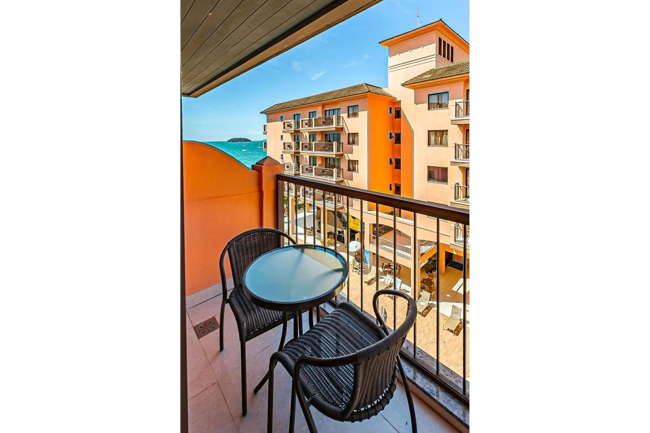 Studio with Pool View - Photo 3