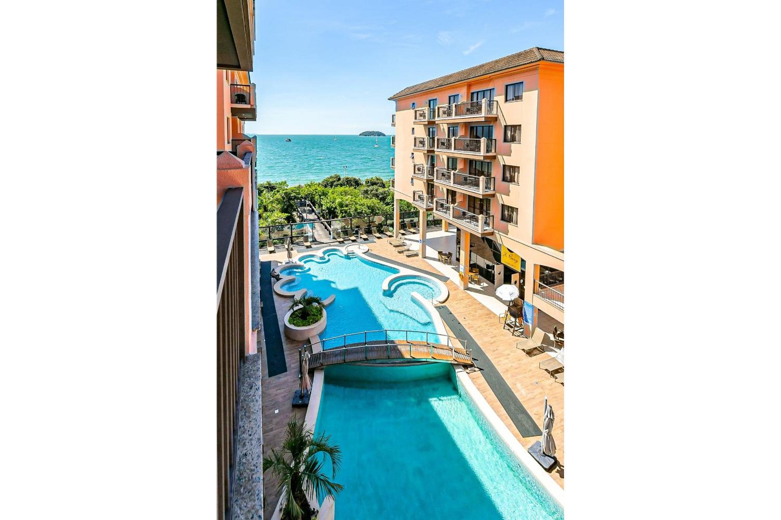Studio with Pool View - Photo 12