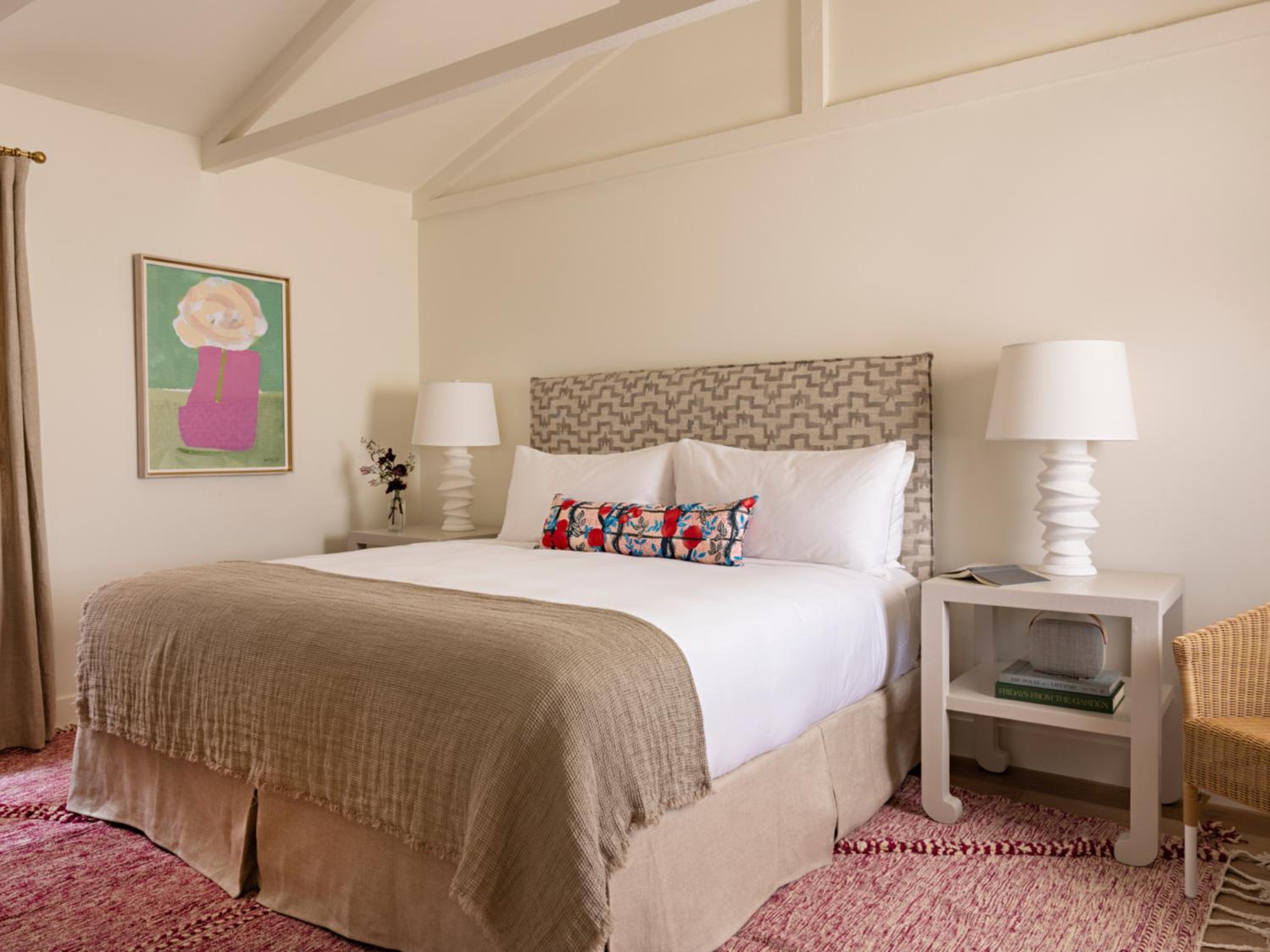 Deluxe King Room - Photo 3
