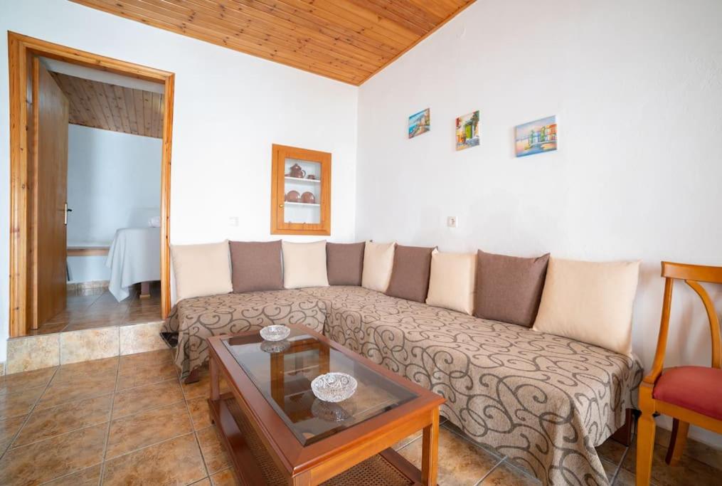 One-Bedroom House photo 3