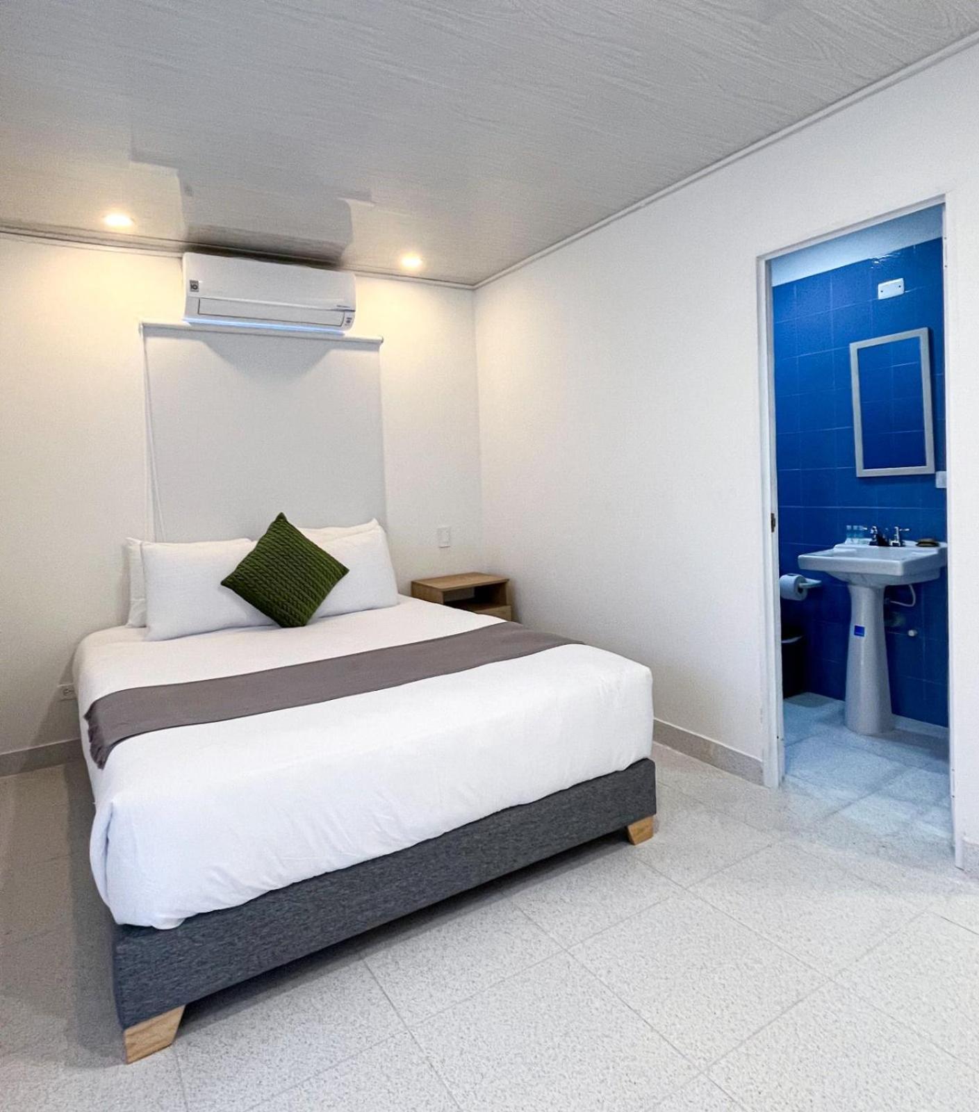 Standard Double Room photo 3