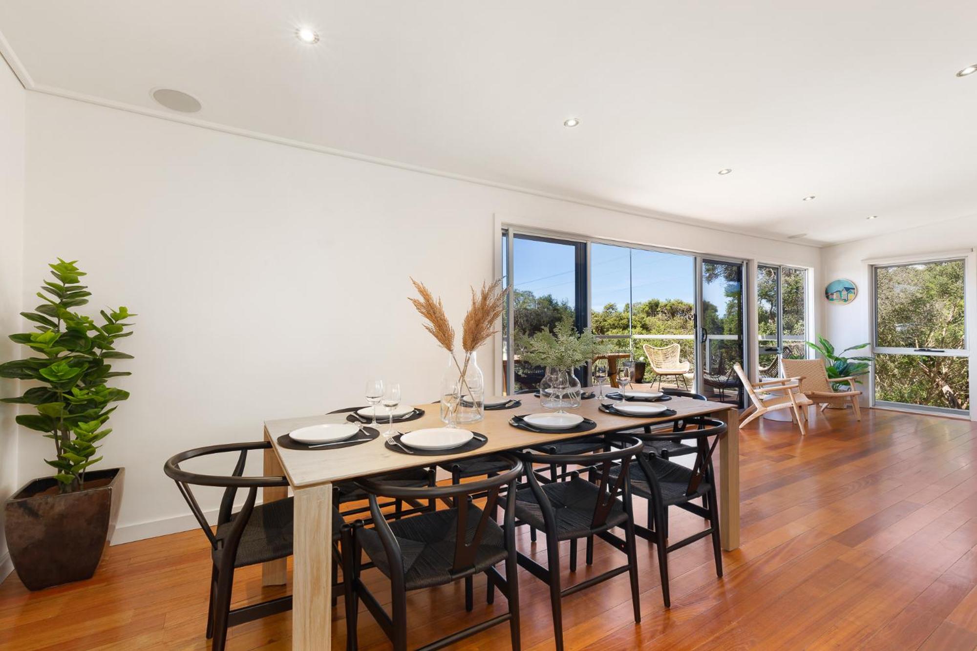 Five-Bedroom House photo 2