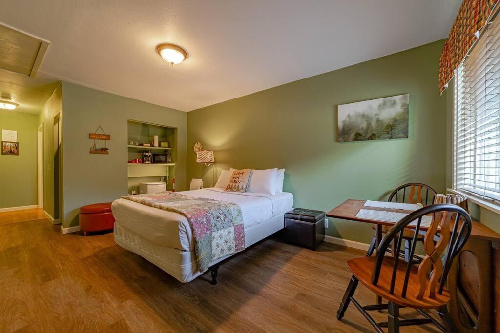 One-Bedroom House photo 1
