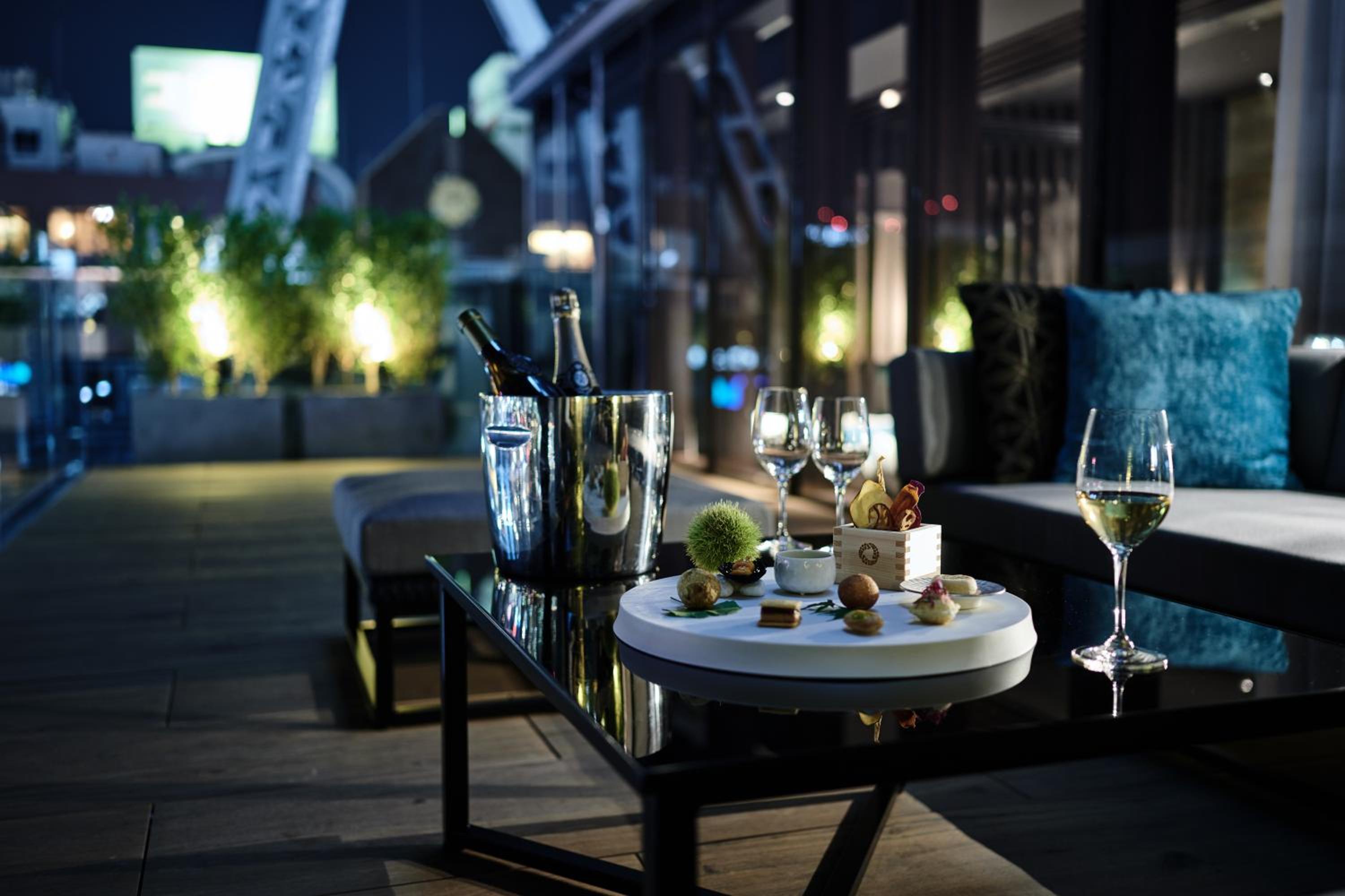 Suite with Terrace and Park View photo 2