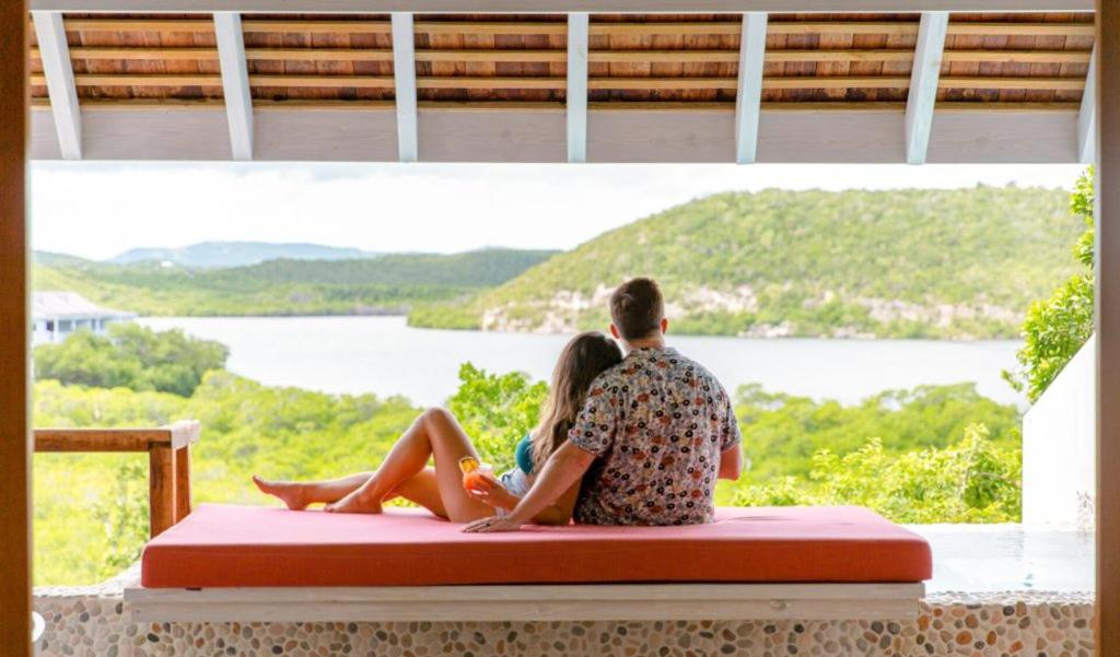 Premium Bay View Pool Suite photo 3