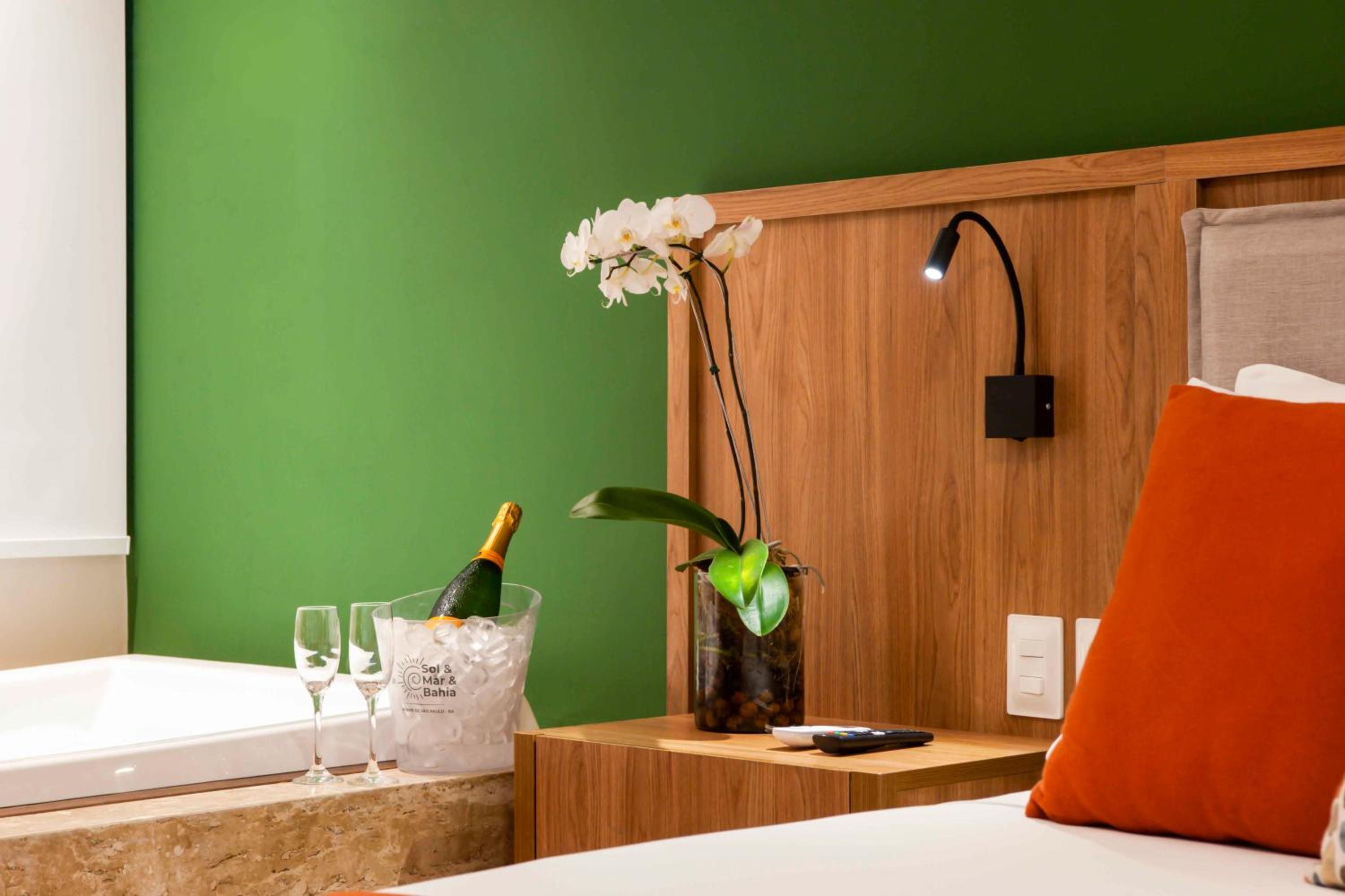 Luxury Room with Hot Tub photo 2