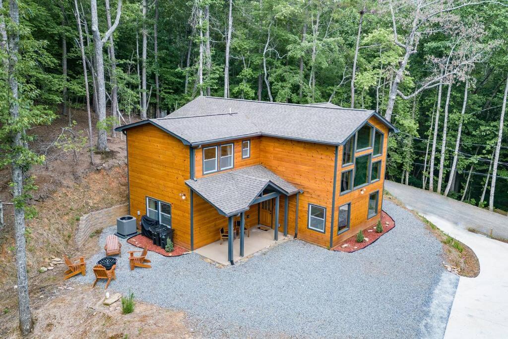 Three-Bedroom House photo 2