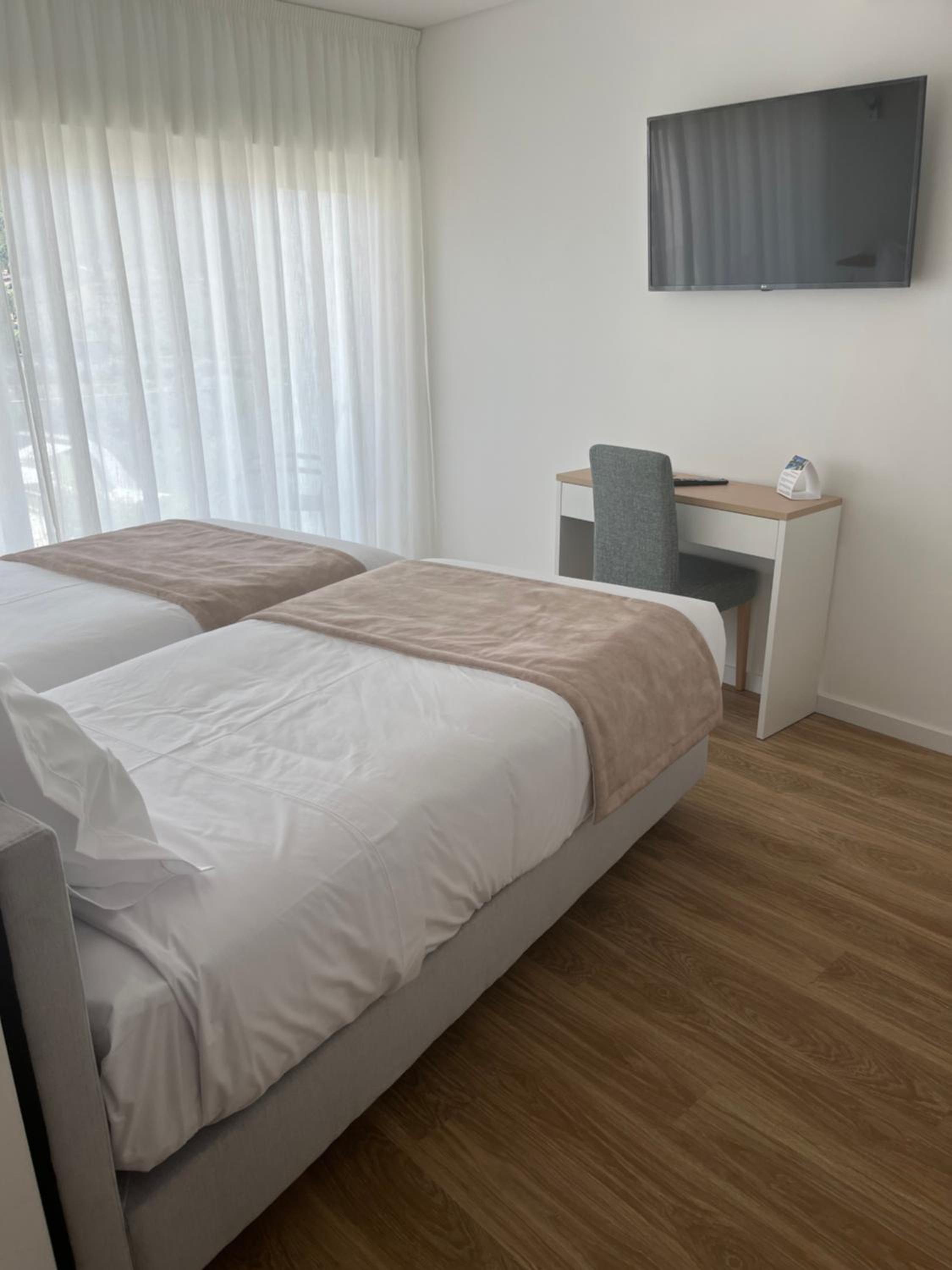 Standard Twin Room - Photo 4