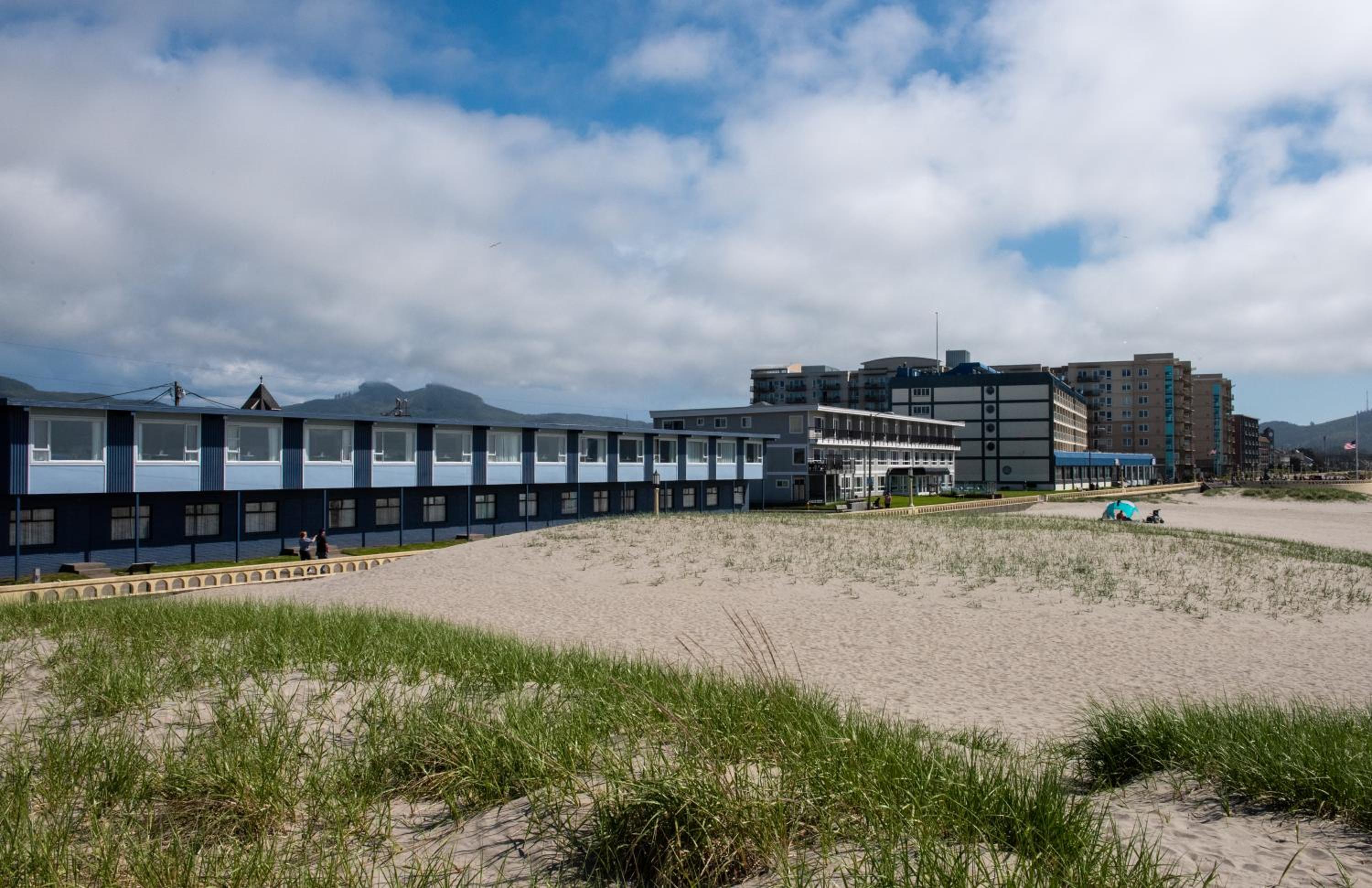 Beach Front Queen photo 2