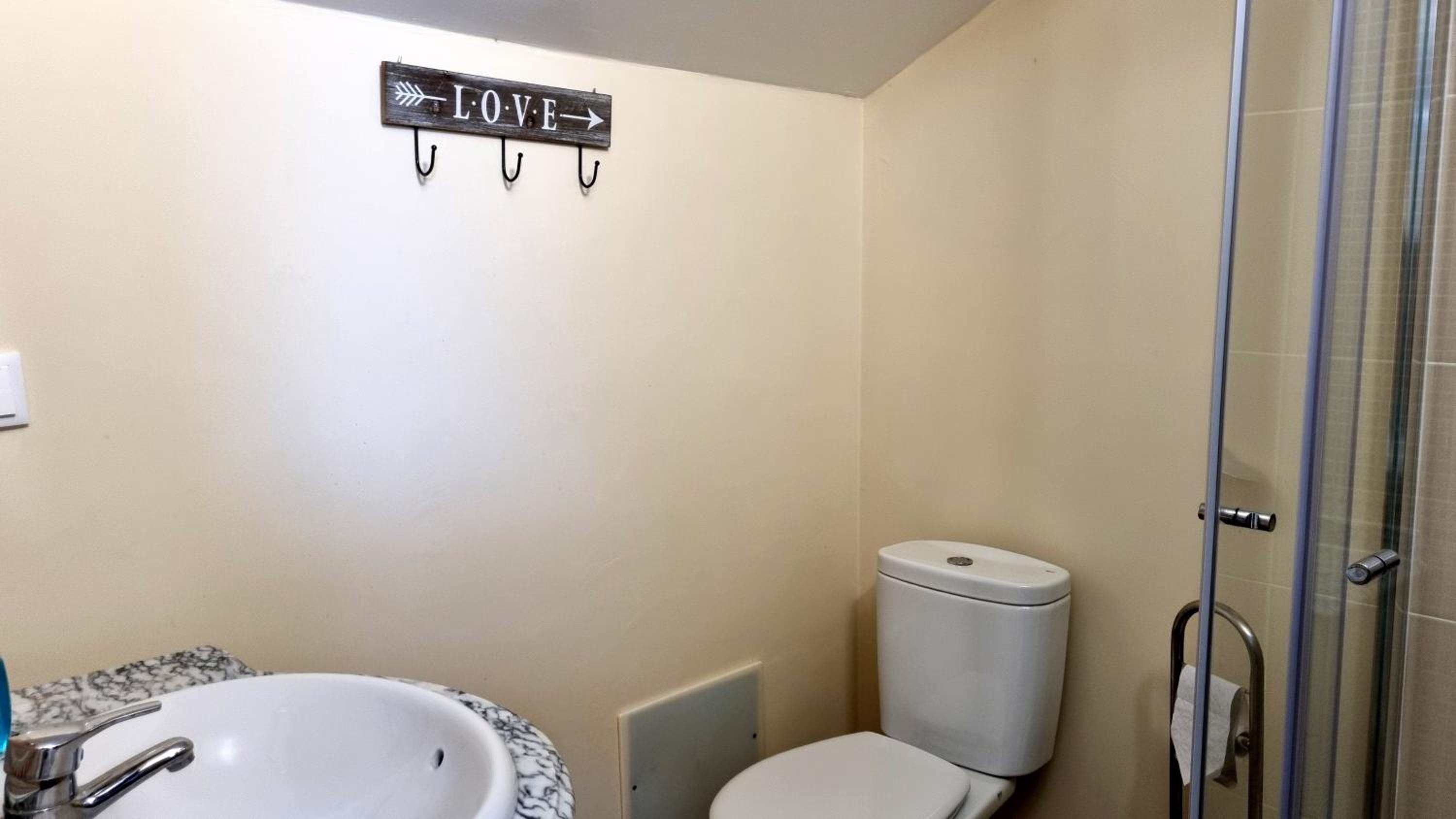 Budget Double Room photo 3