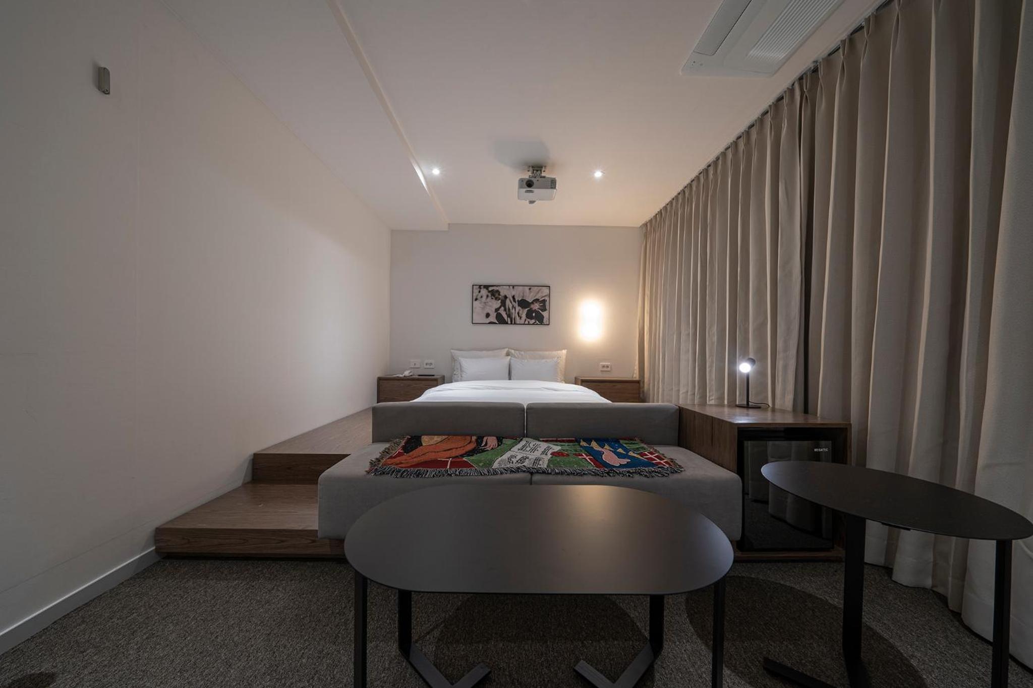 Suite With Beam Projector