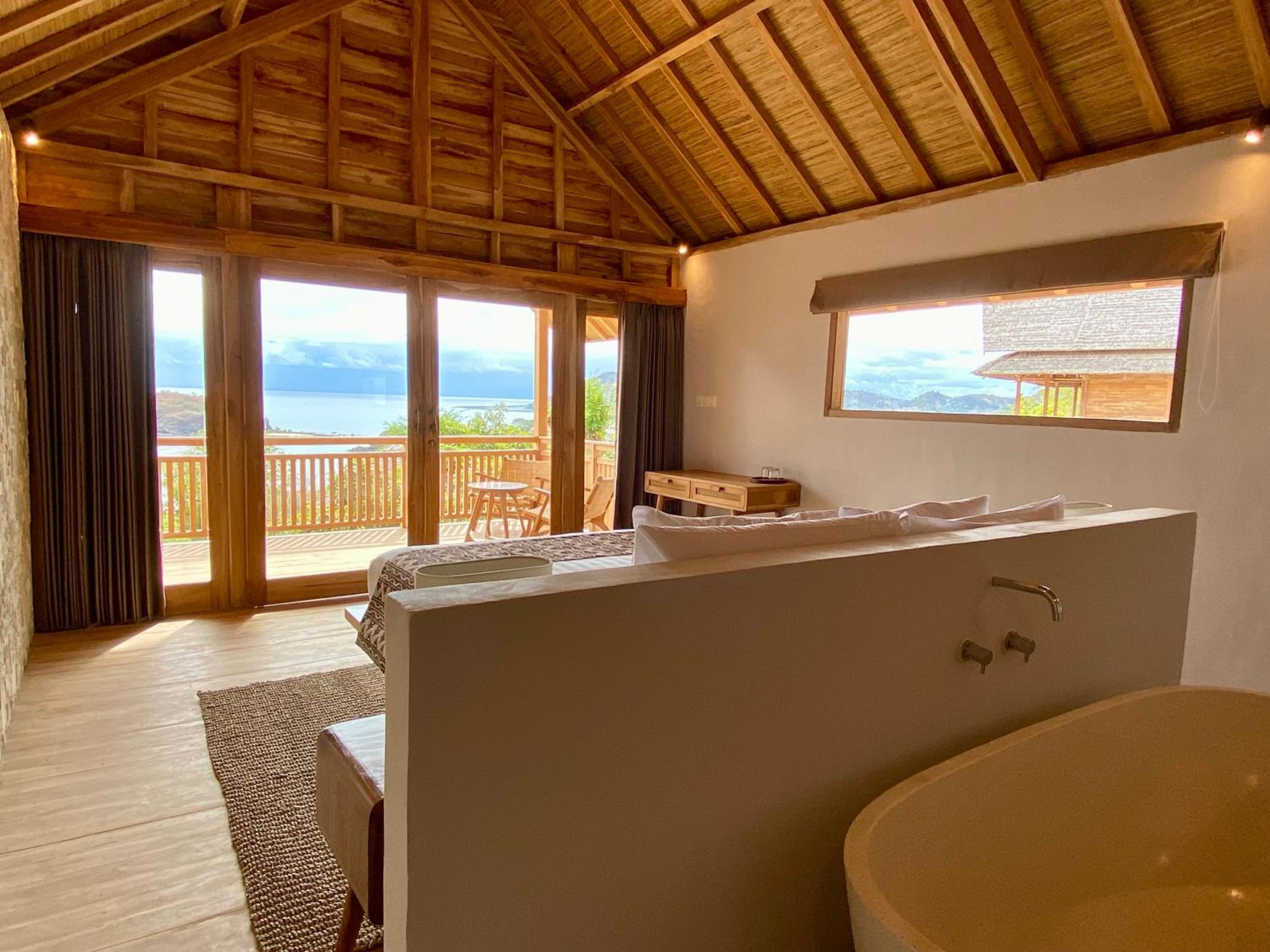 Deluxe Double Room with Bath - Photo 4
