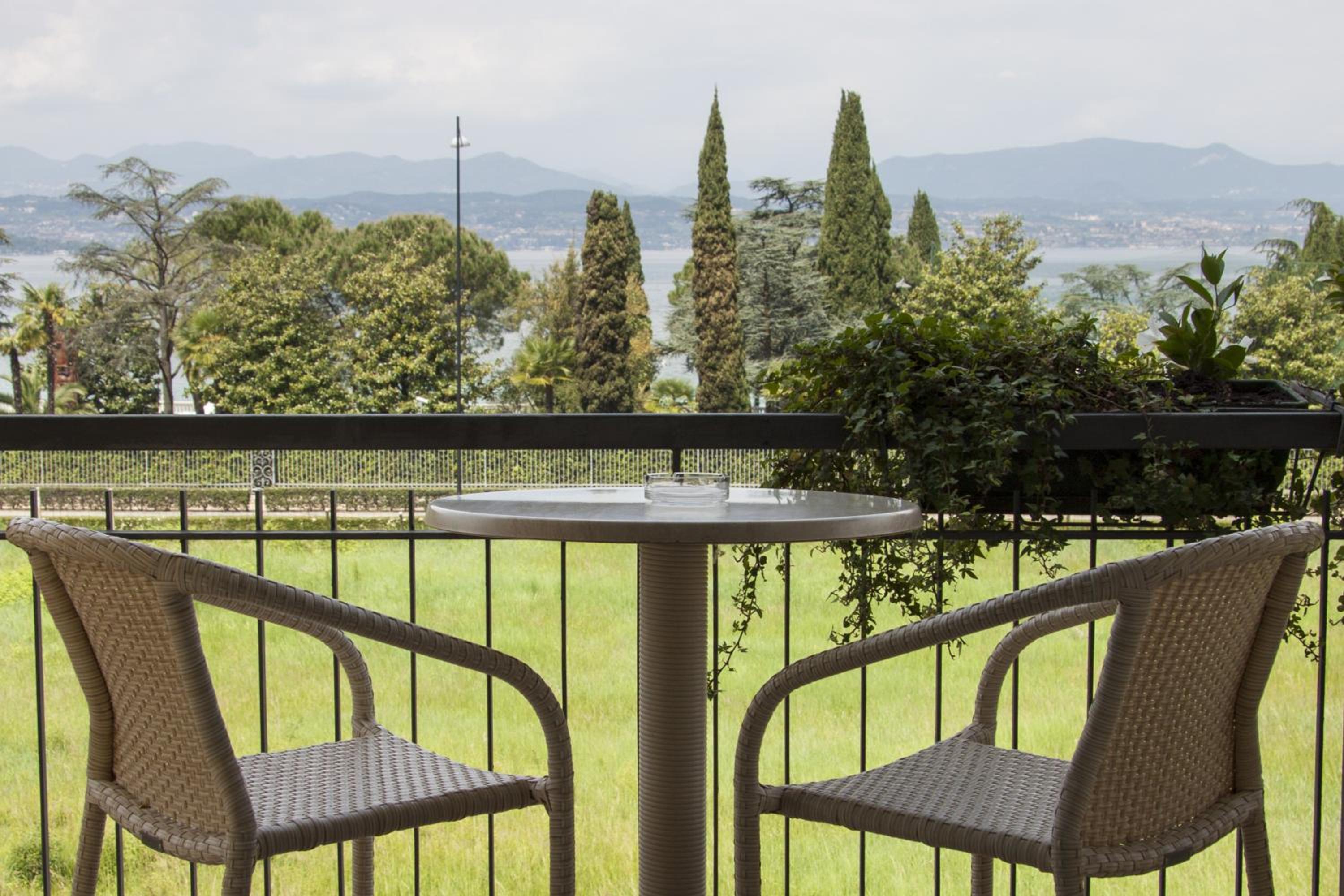 Basic Double Room with Balcony - Photo 2