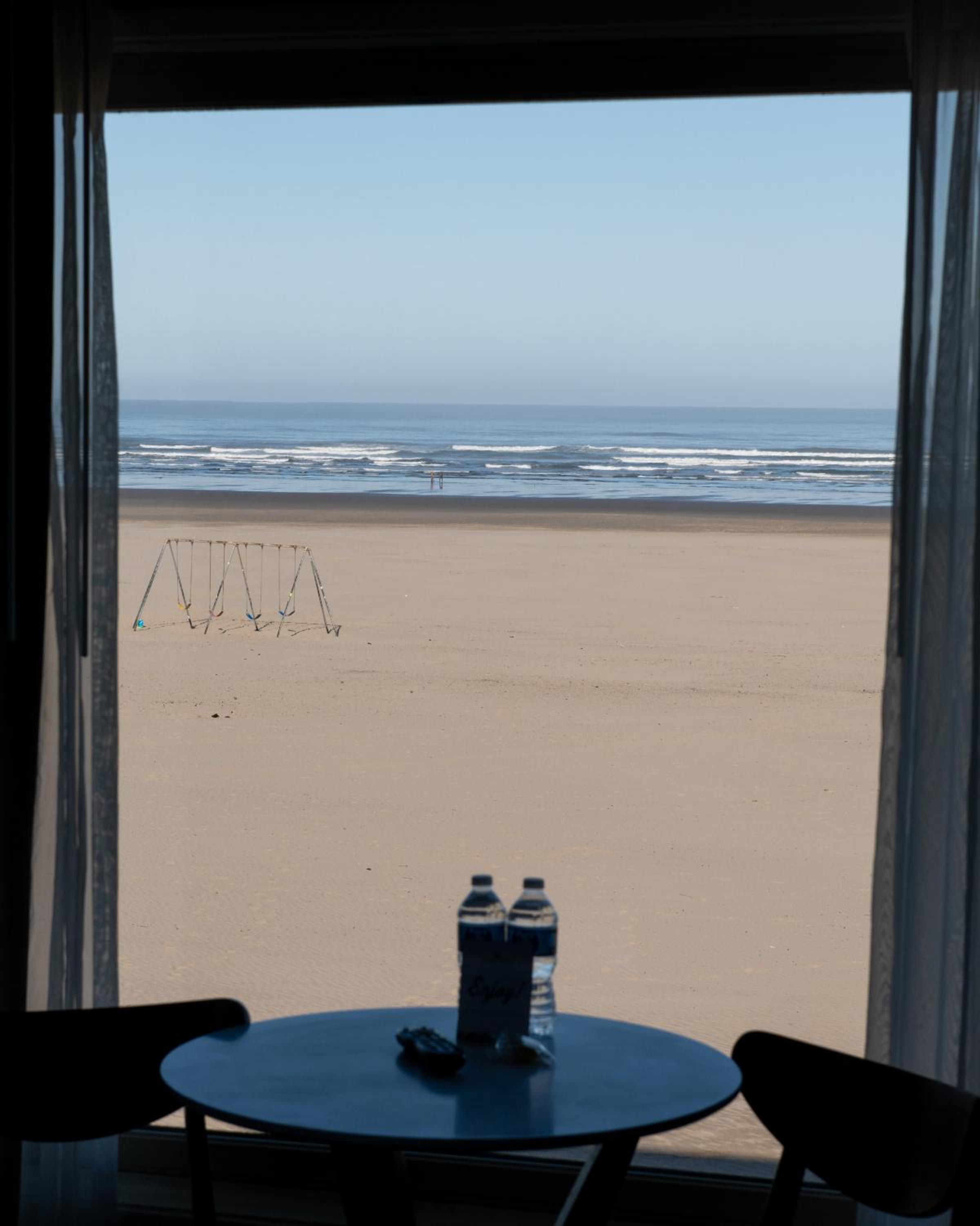 Premium Ocean Front Guestroom - Queen photo 2