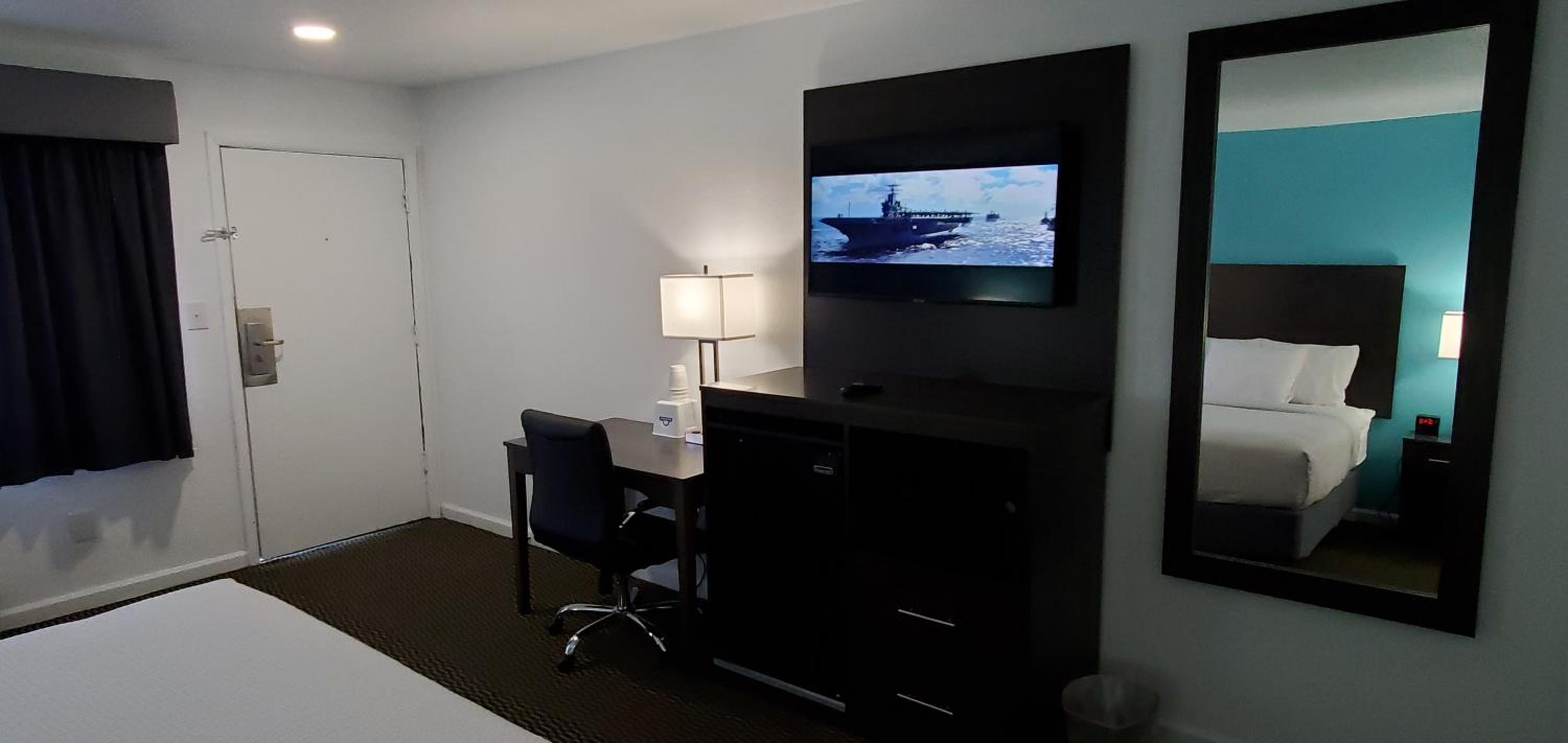 Double Room with Two Double Beds - Non-Smoking - Photo 3