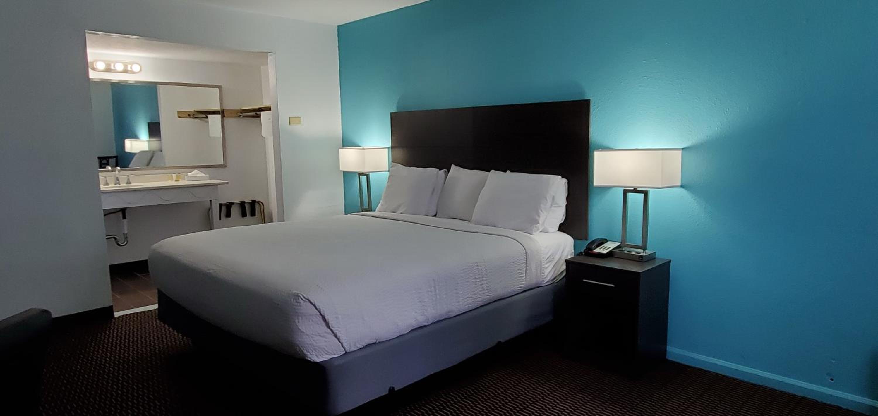 King Room - Pet Friendly/Non-Smoking - Photo 2