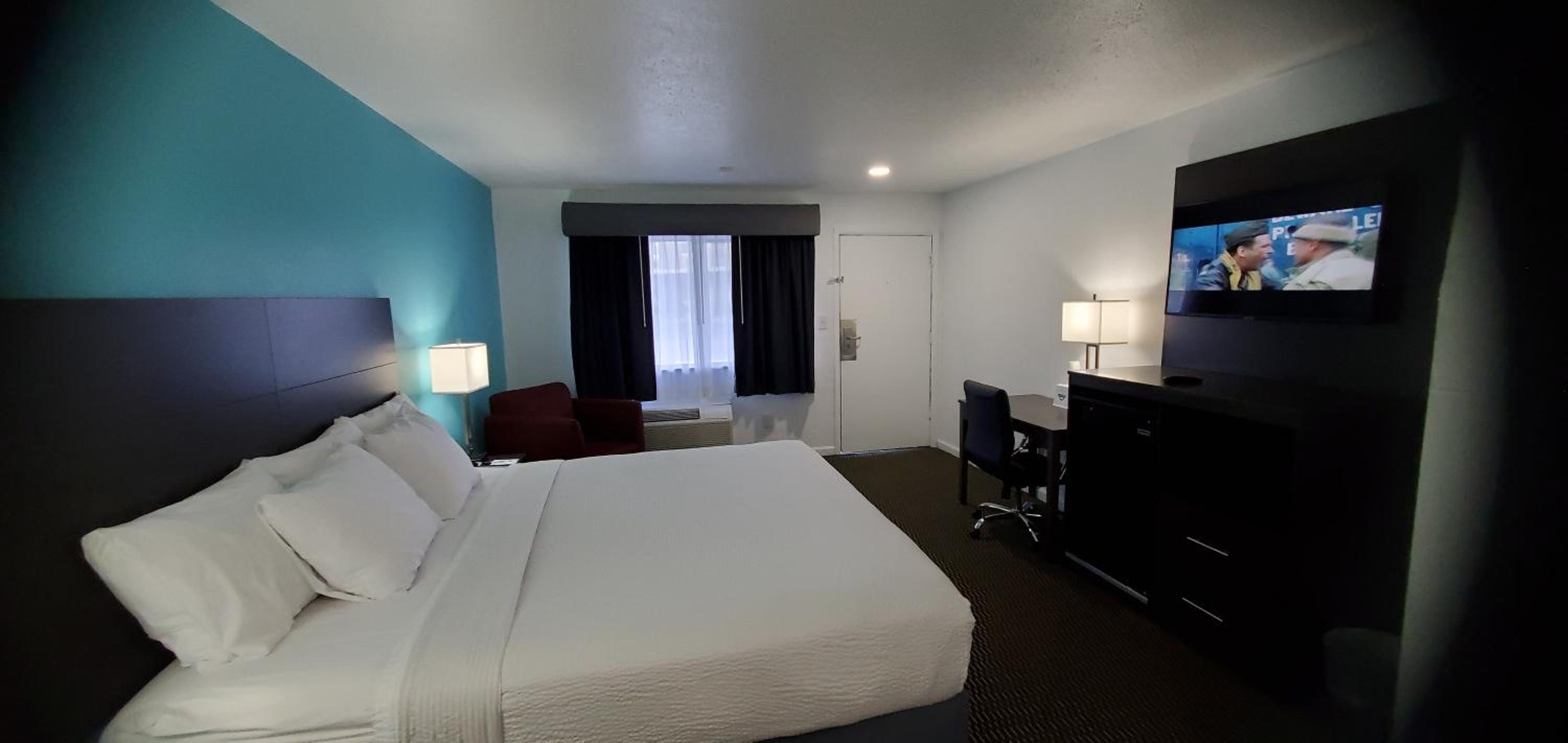 King Room - Non-Smoking - Photo 1