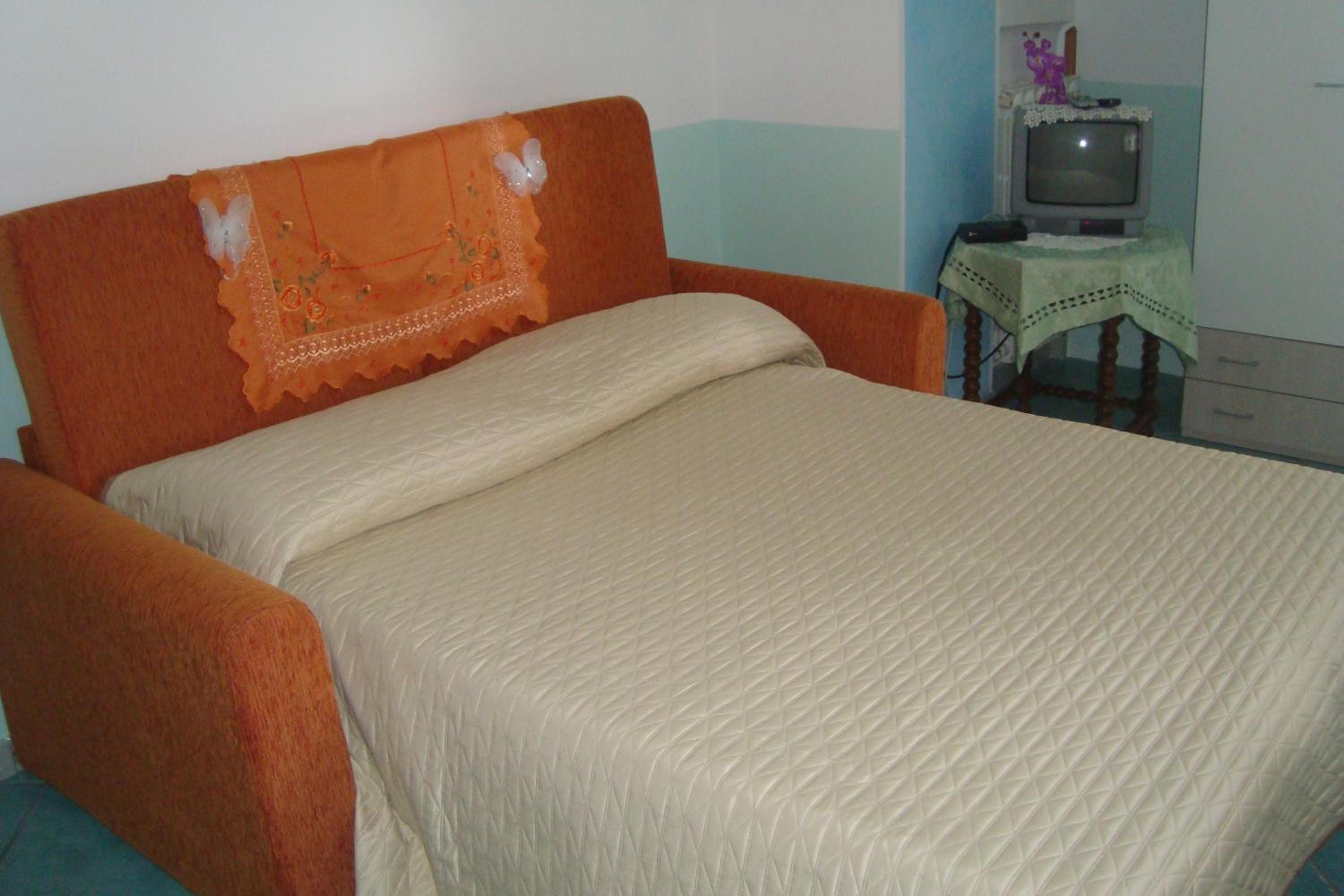 Studio Apartment - Photo 1