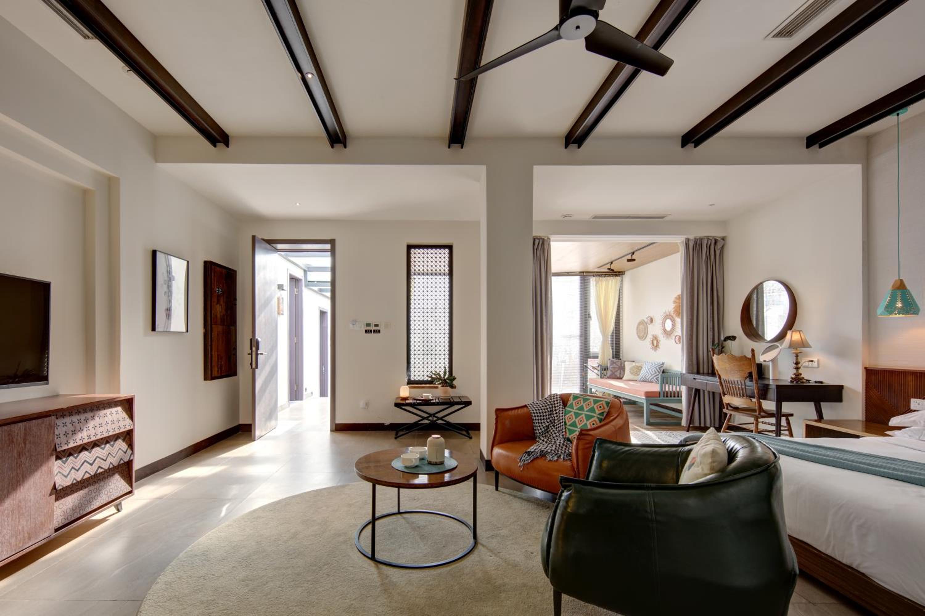 Queen Suite with Spa Bath