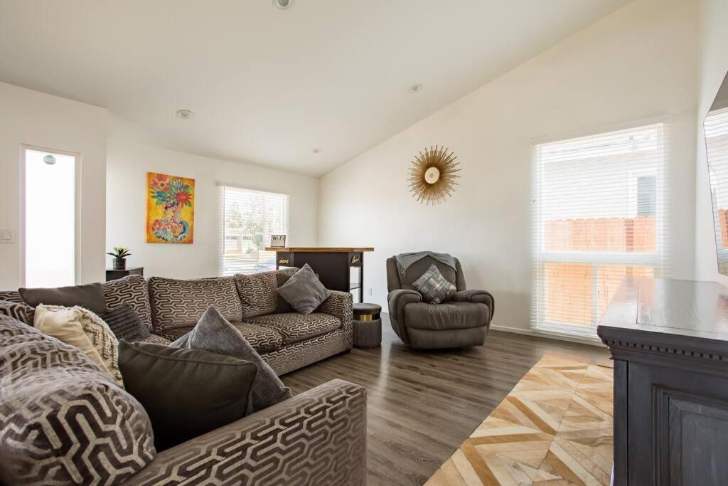 Four-Bedroom House photo 2