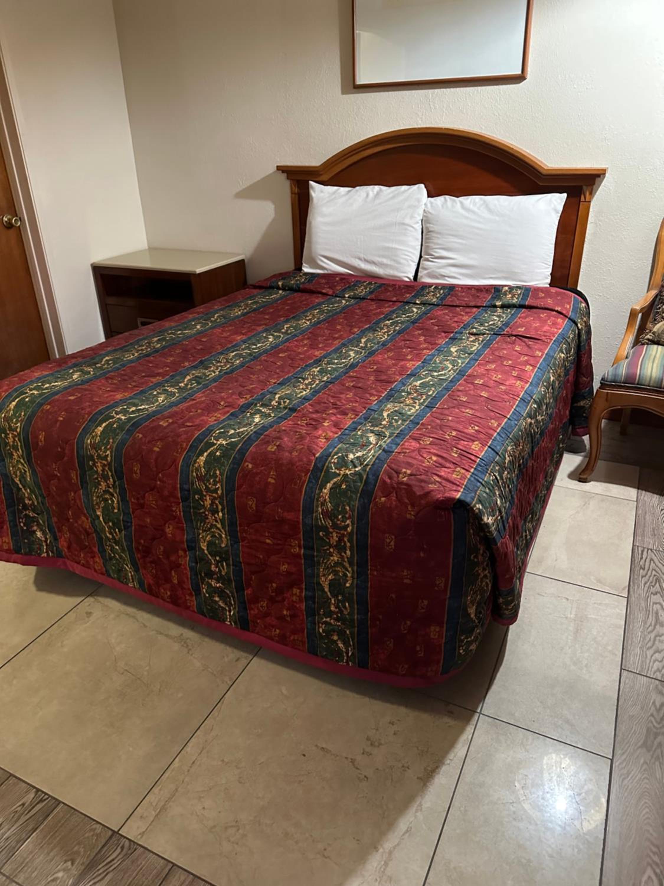 Deluxe Queen Room - Photo 2