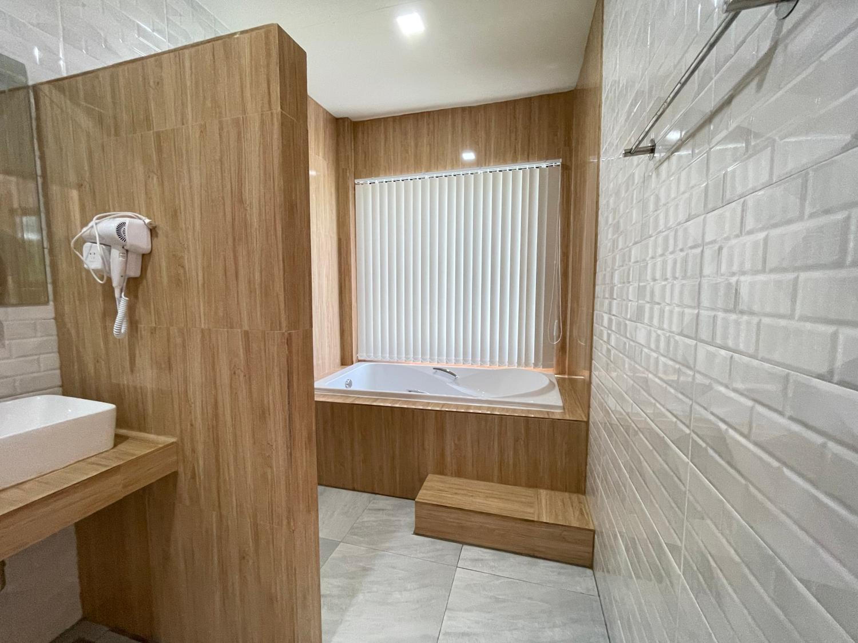 One-Bedroom House - Photo 5