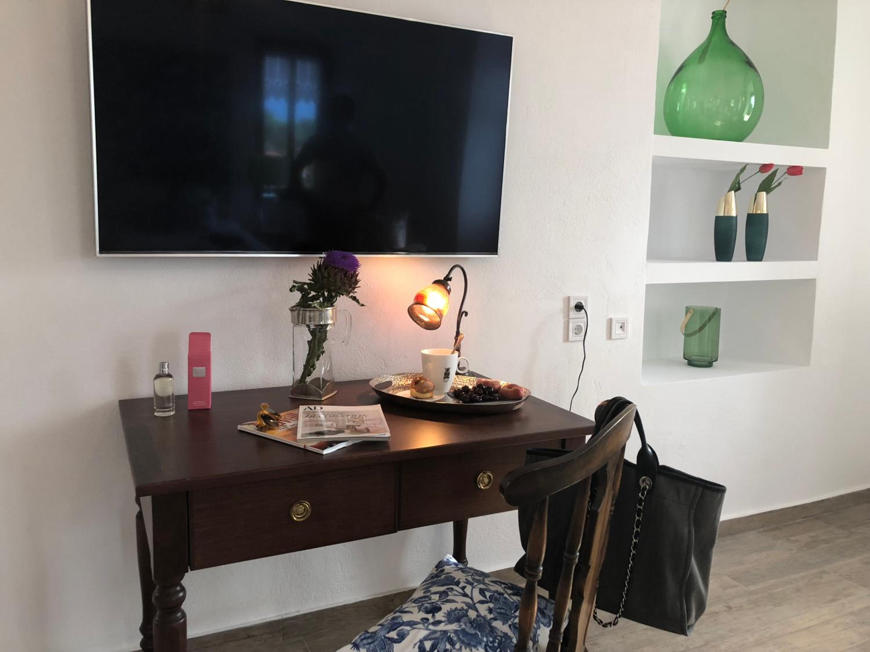 Executive Suite - Photo 5