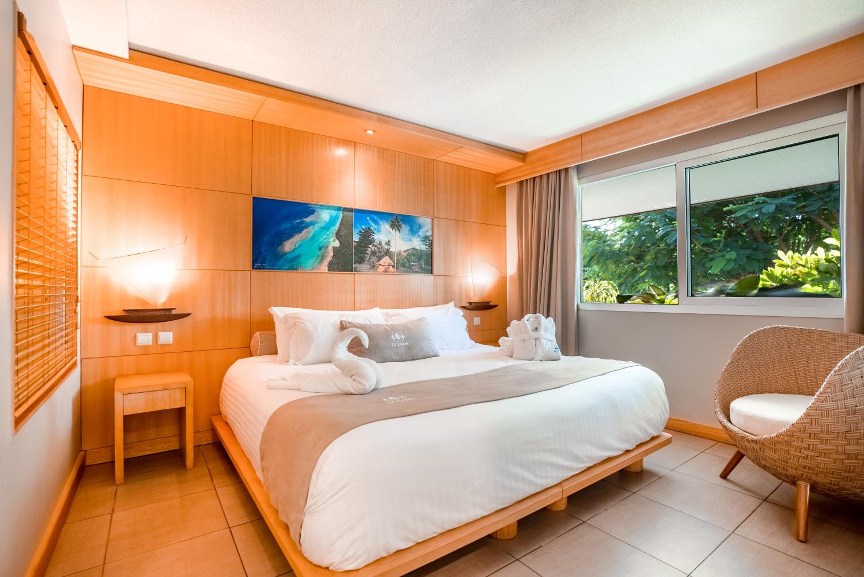 Deluxe King Suite photo 3