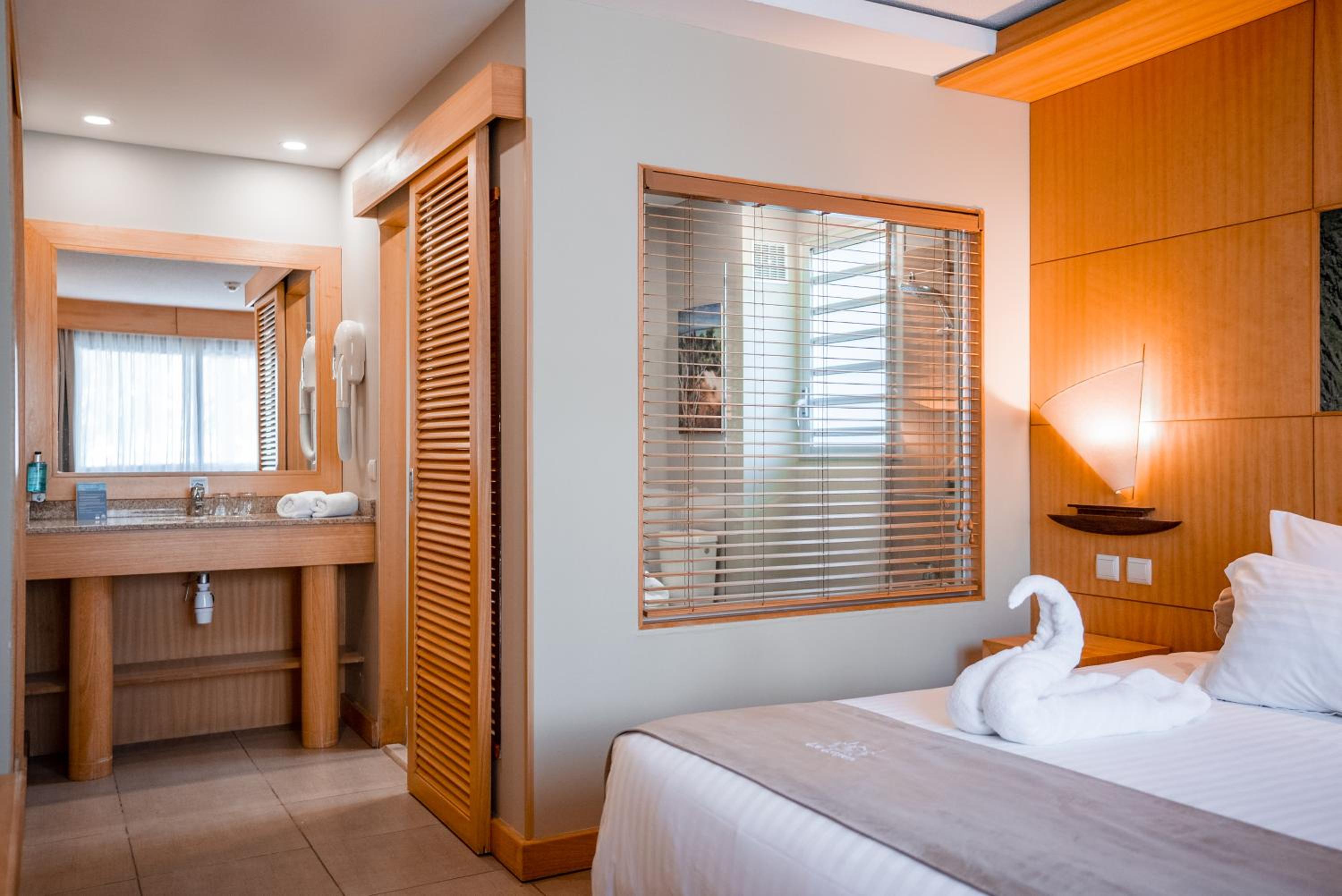 Deluxe King Suite