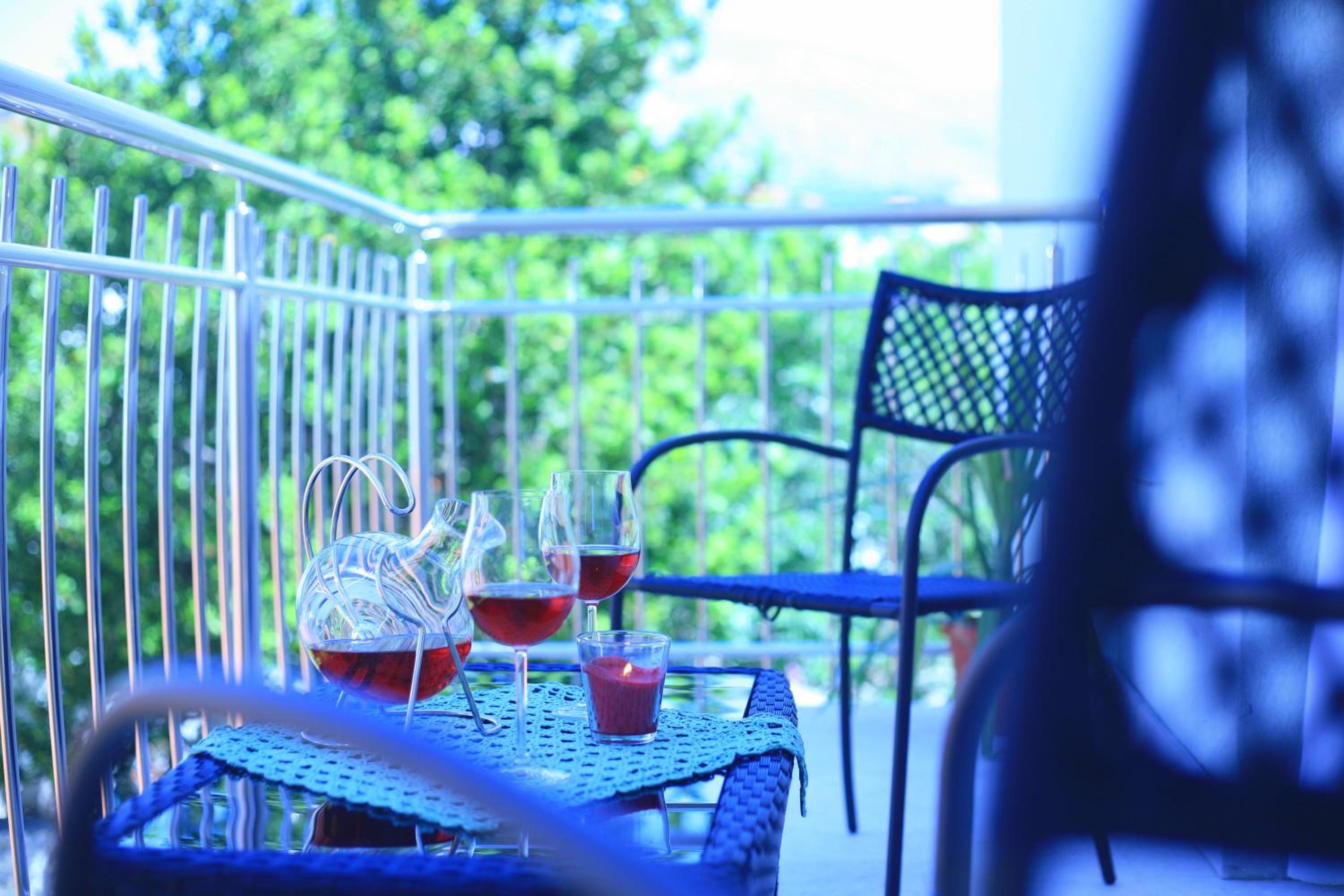 Classic Double Room with Balcony - Photo 5