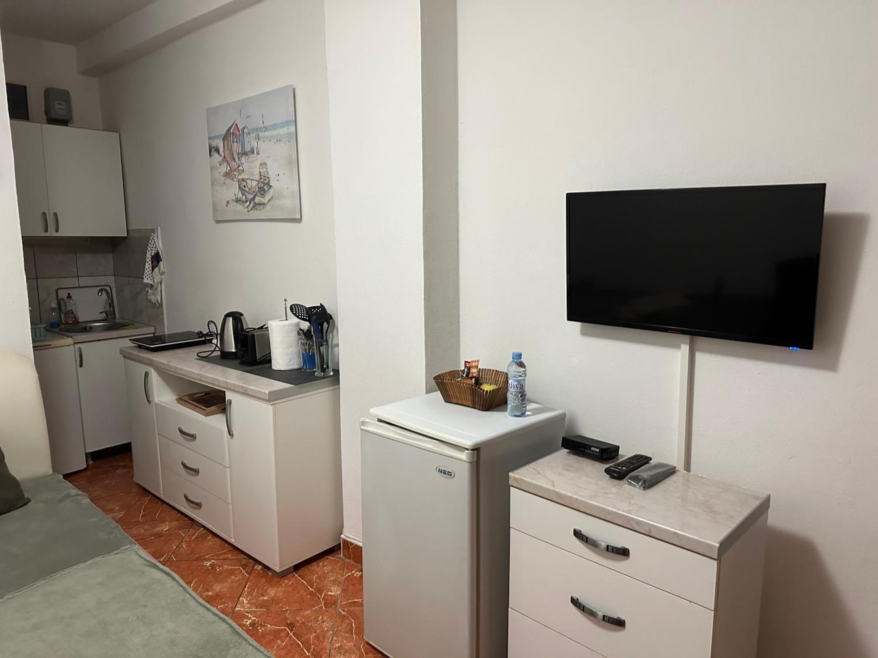 One-Bedroom Apartment photo 2