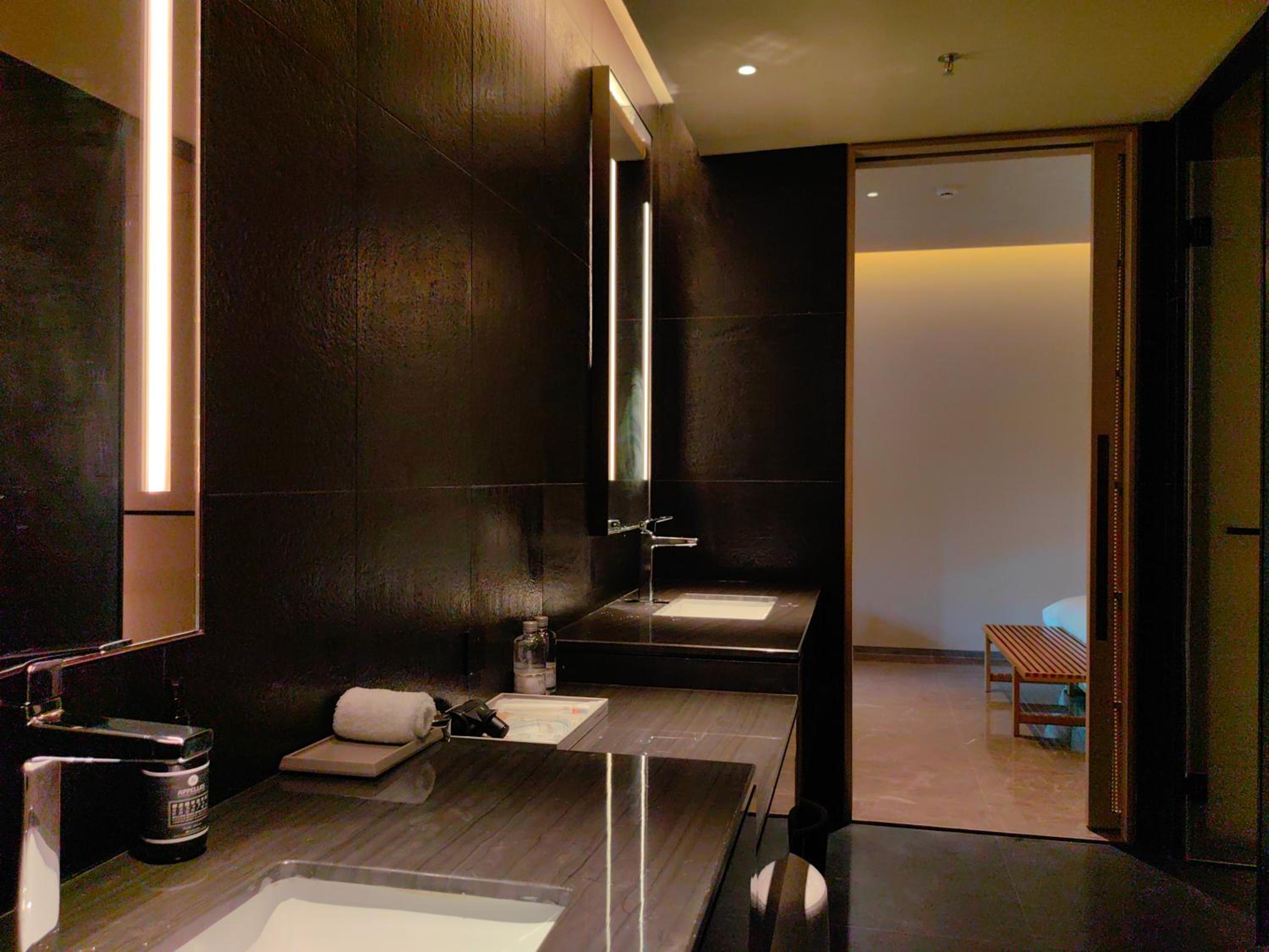 Deluxe Suite with Terrace photo 3