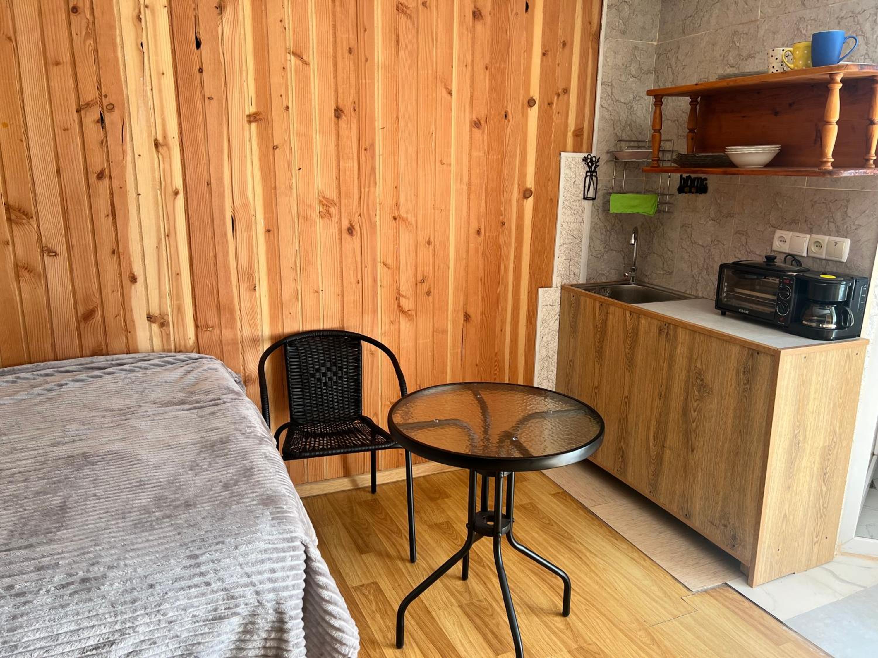 Basic Triple Room photo 3