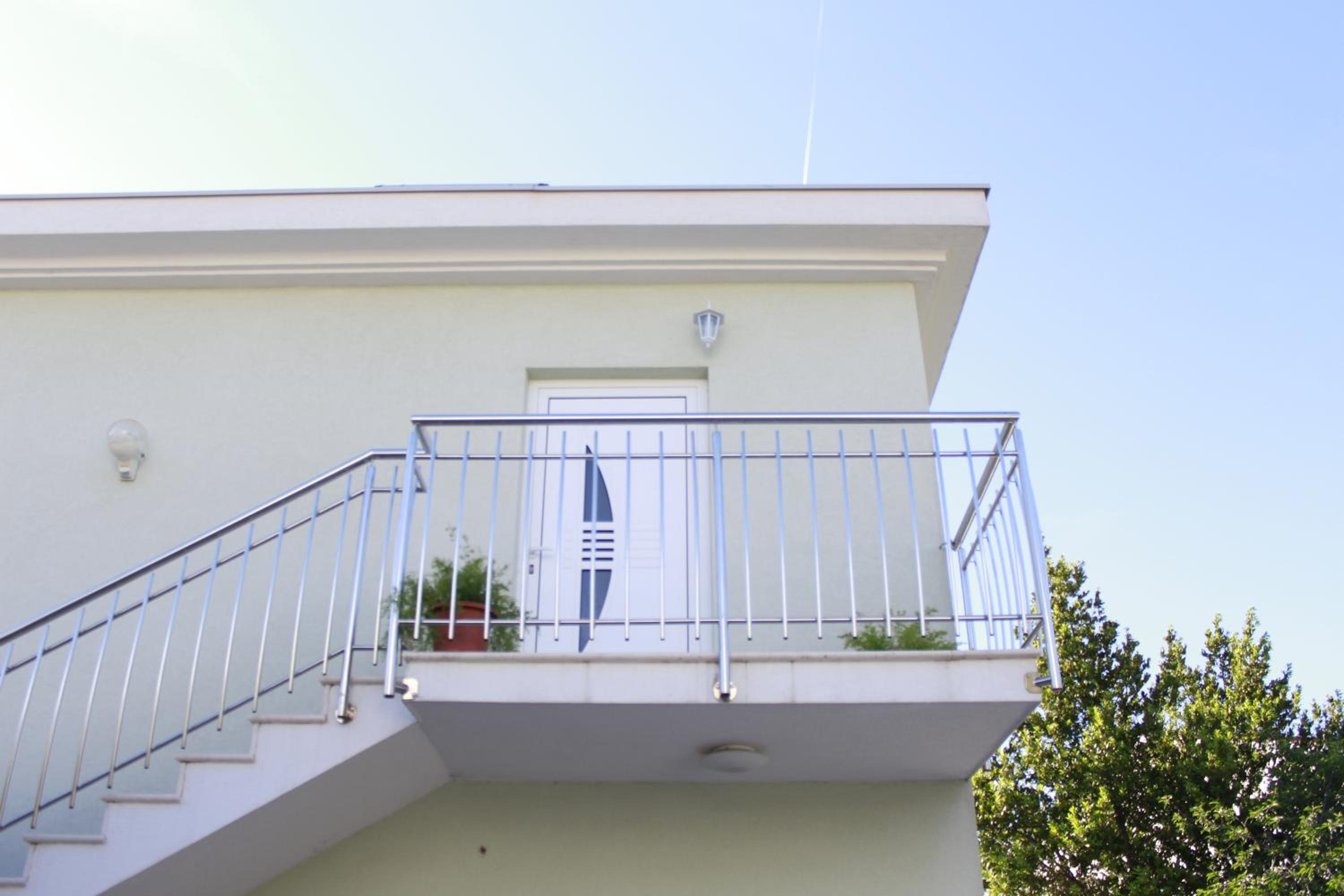 Classic Double Room with Balcony - Photo 3